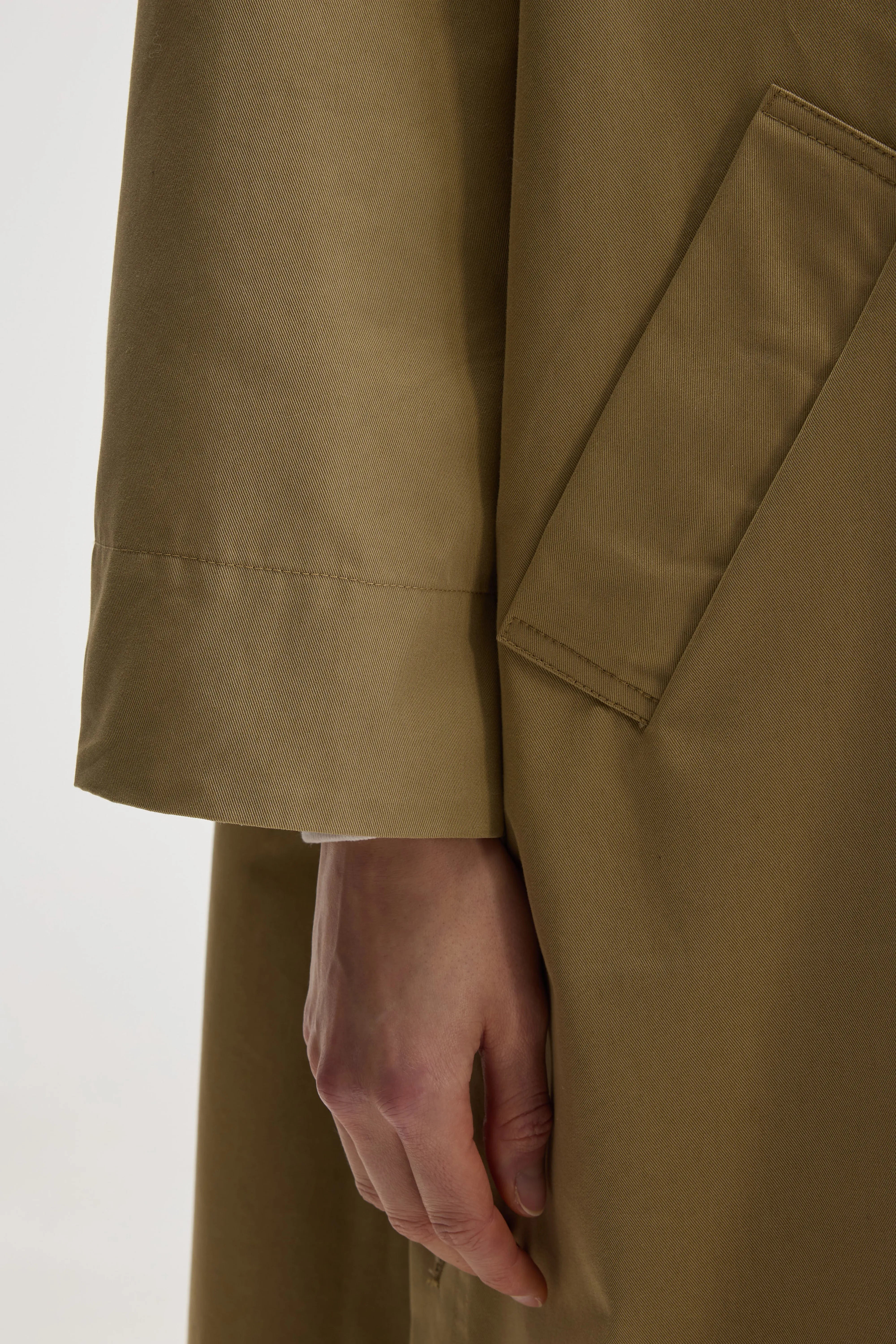 Trench Jutta (251 / W / EARTH)