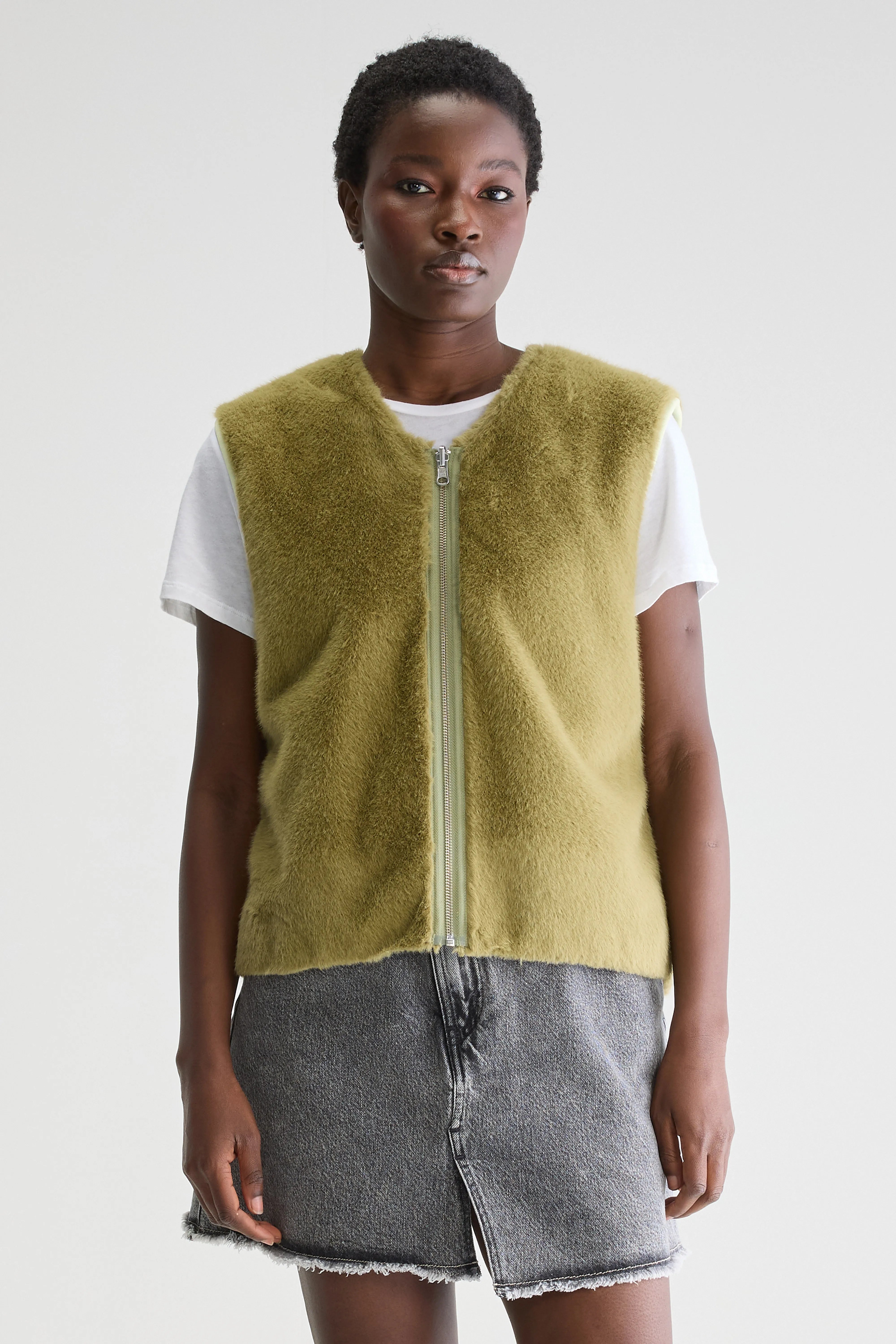 Hess sleeveless jacket (251 / W / DESERT SAGE)