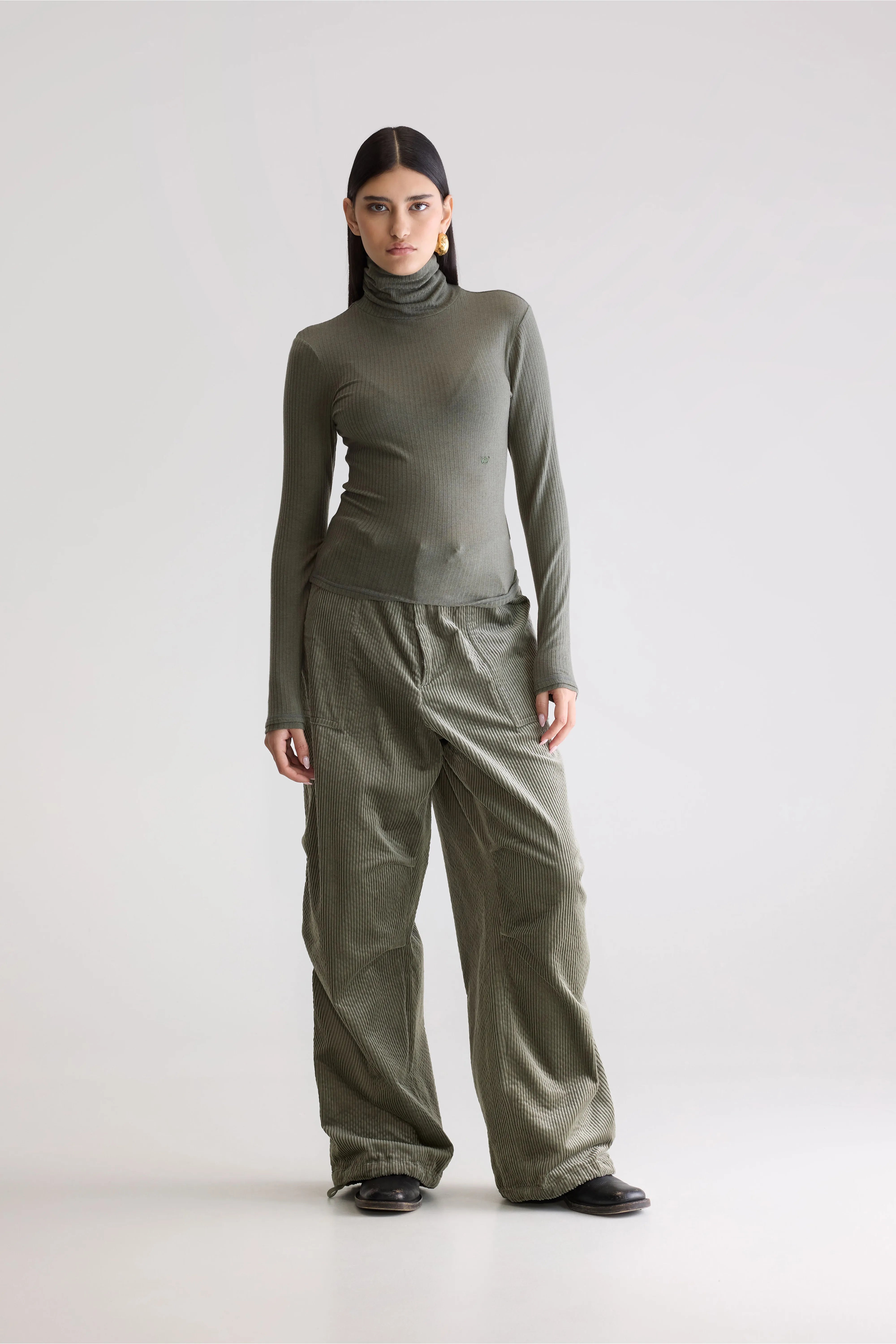 Vinay fitted t-shirt (252 / W / SAGE)