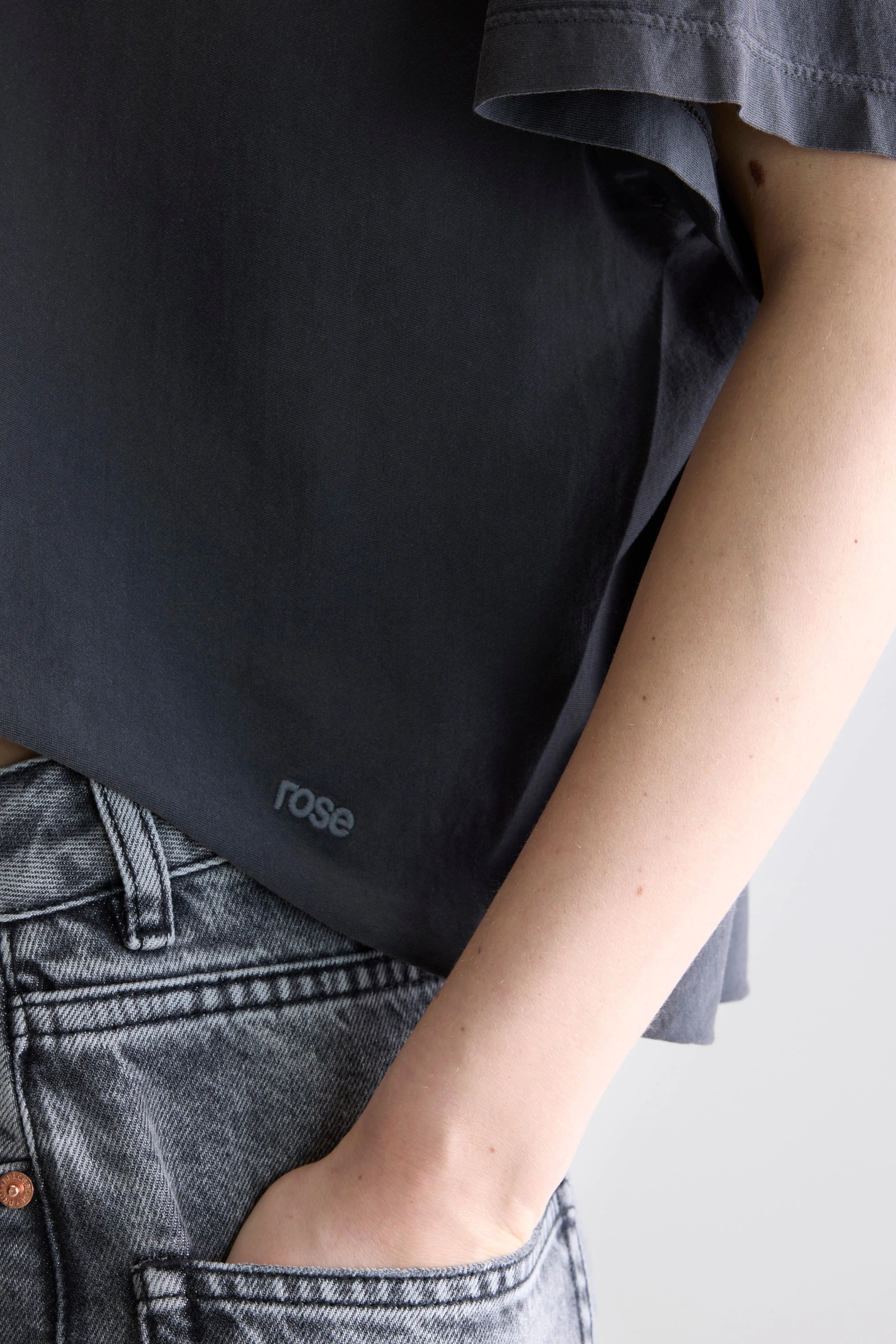 Farpy cropped t-shirt (252 / W / BLACK SAND)