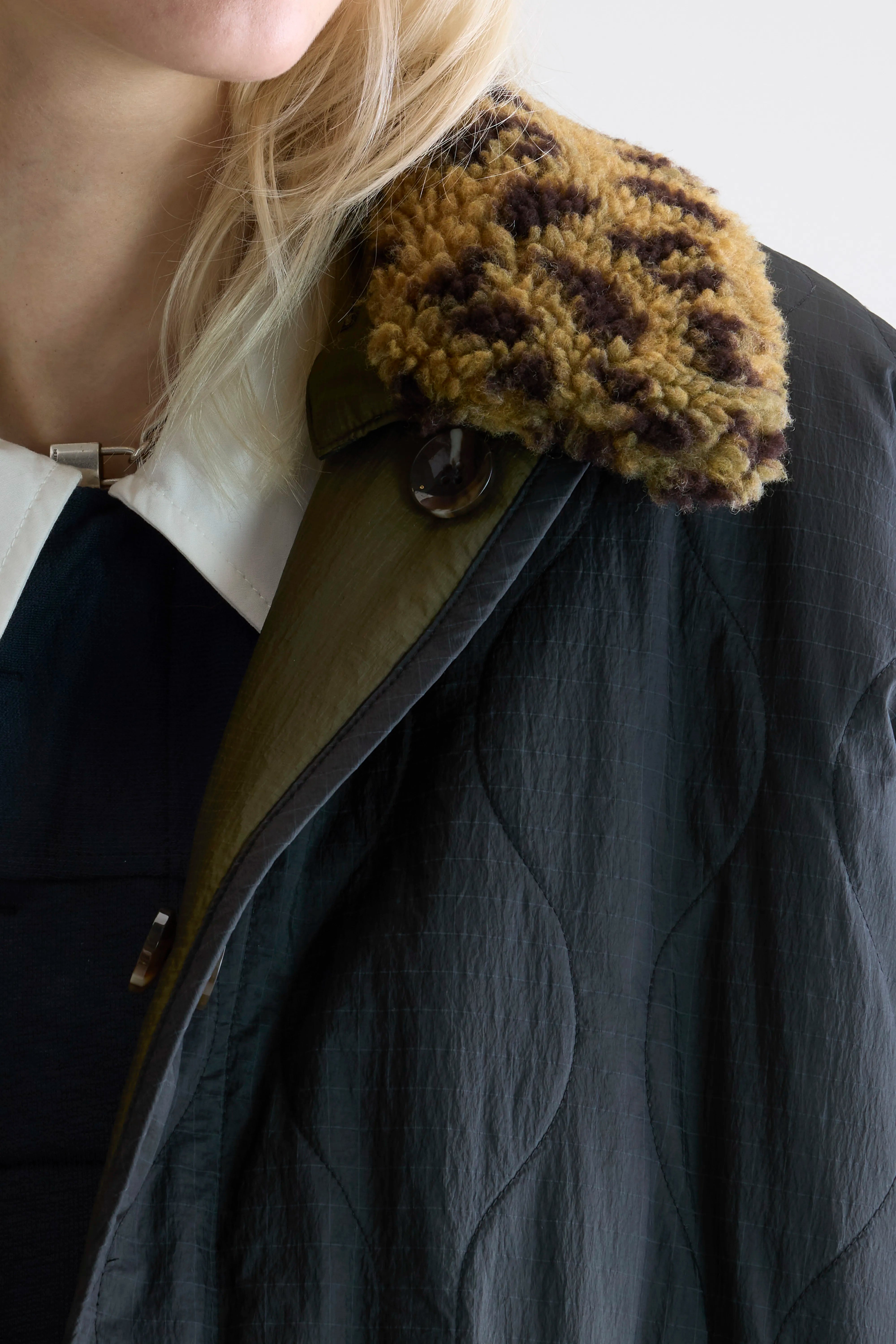 Hampton teddy jas (252 / W / BLACK SAND)