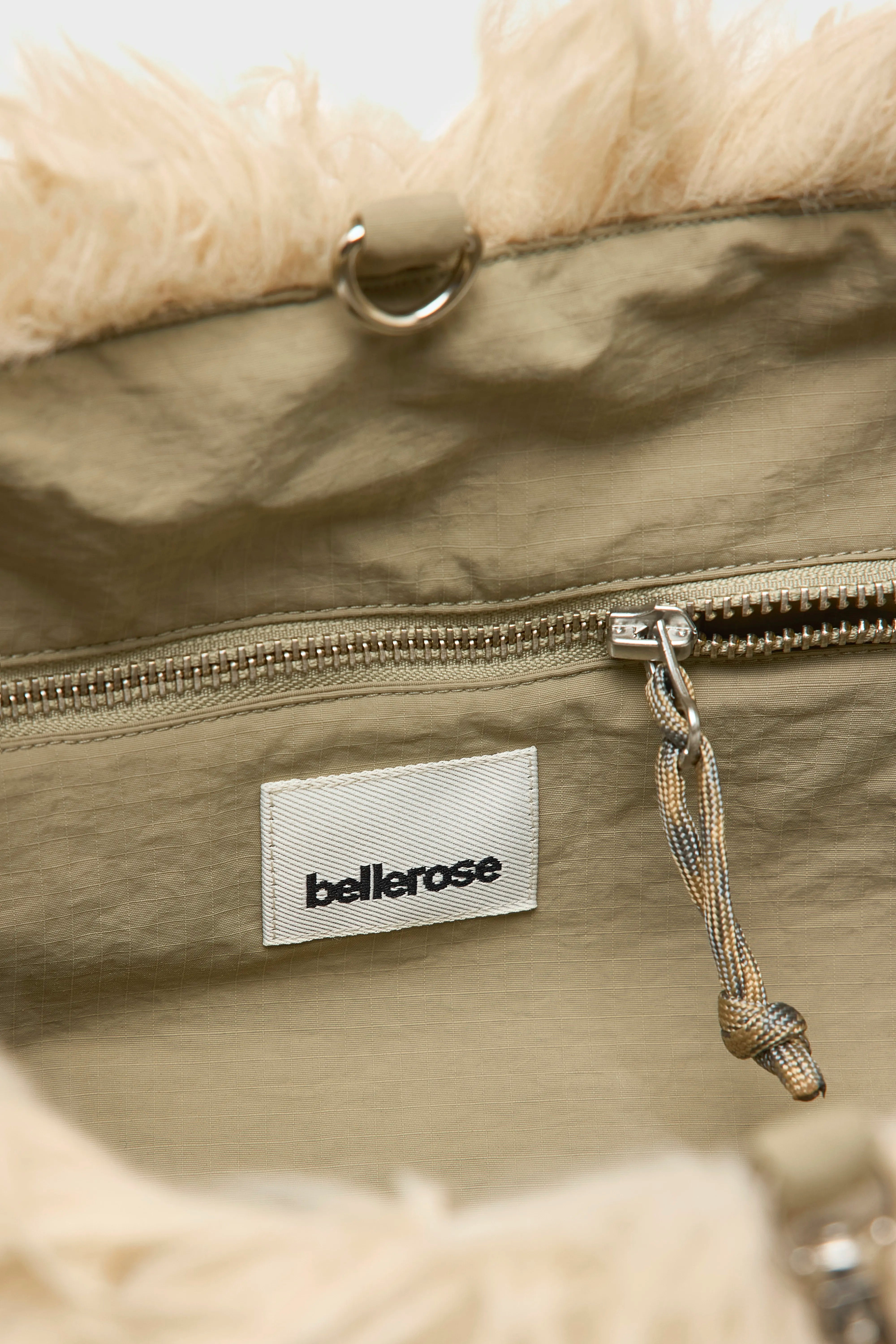 Helmin shoulder bag (252 / W / NUAGE)
