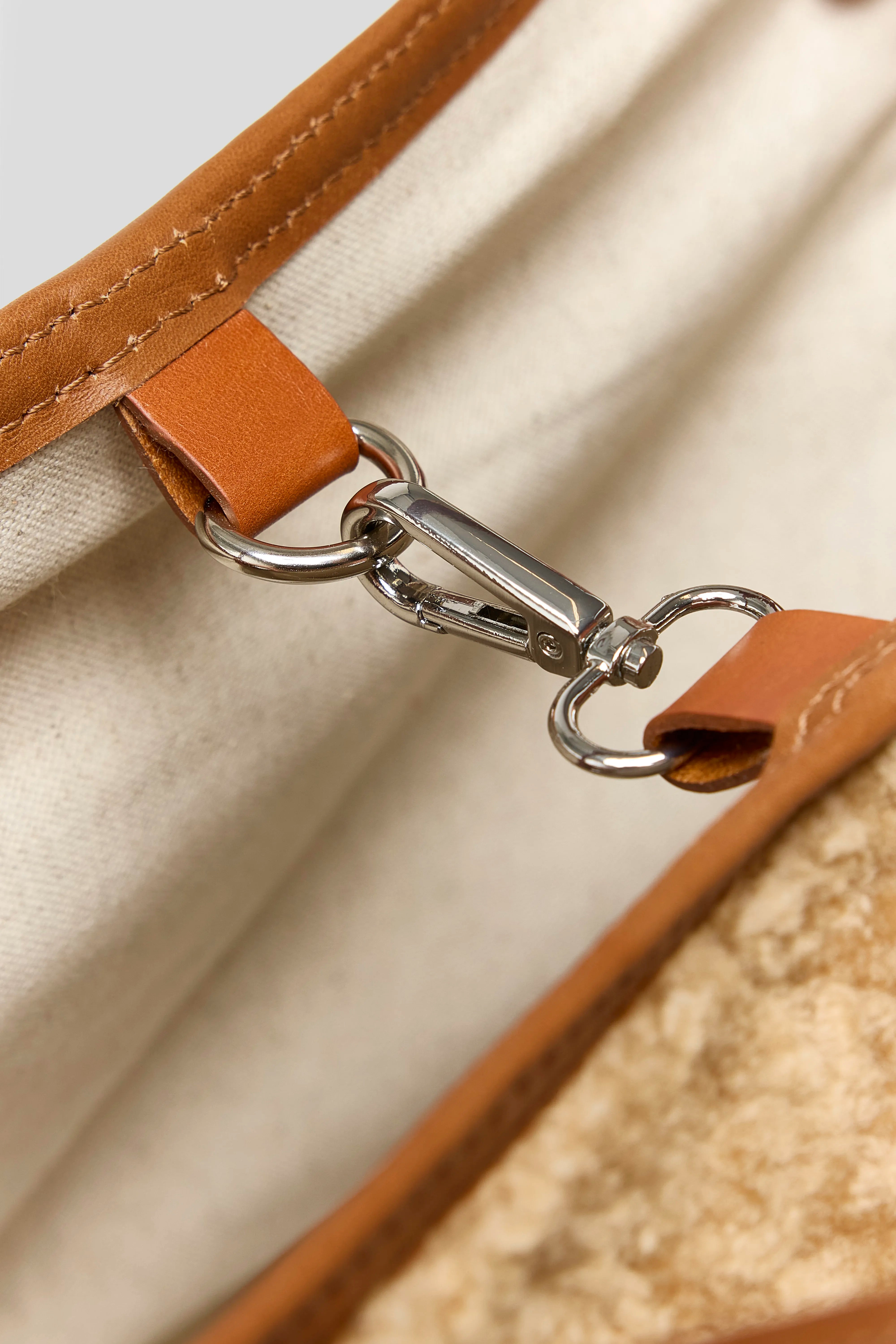 Sing shearling handtas (252 / W / SAVANNA)