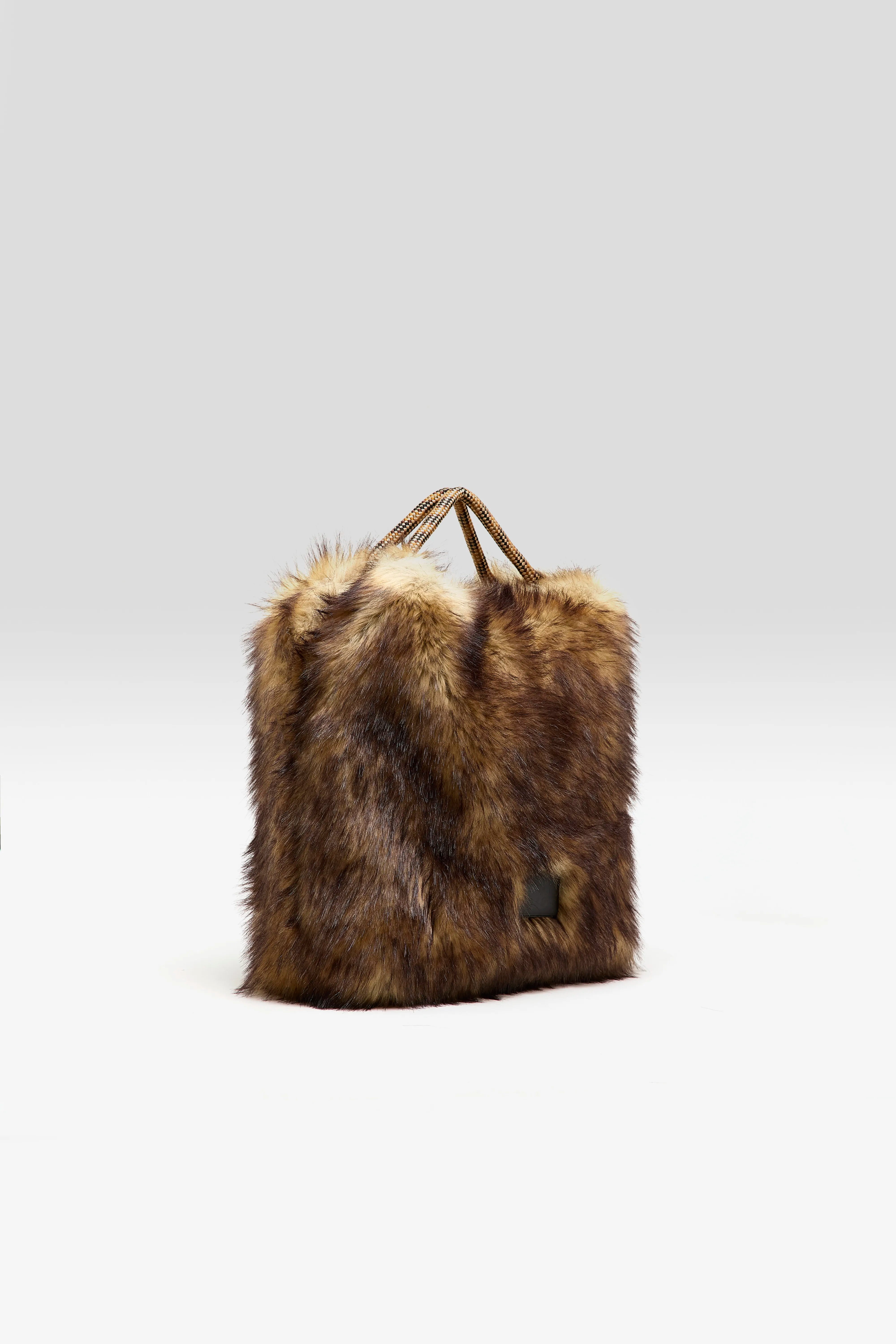 Hela shoulder bag (252 / W / DISPLAY A)