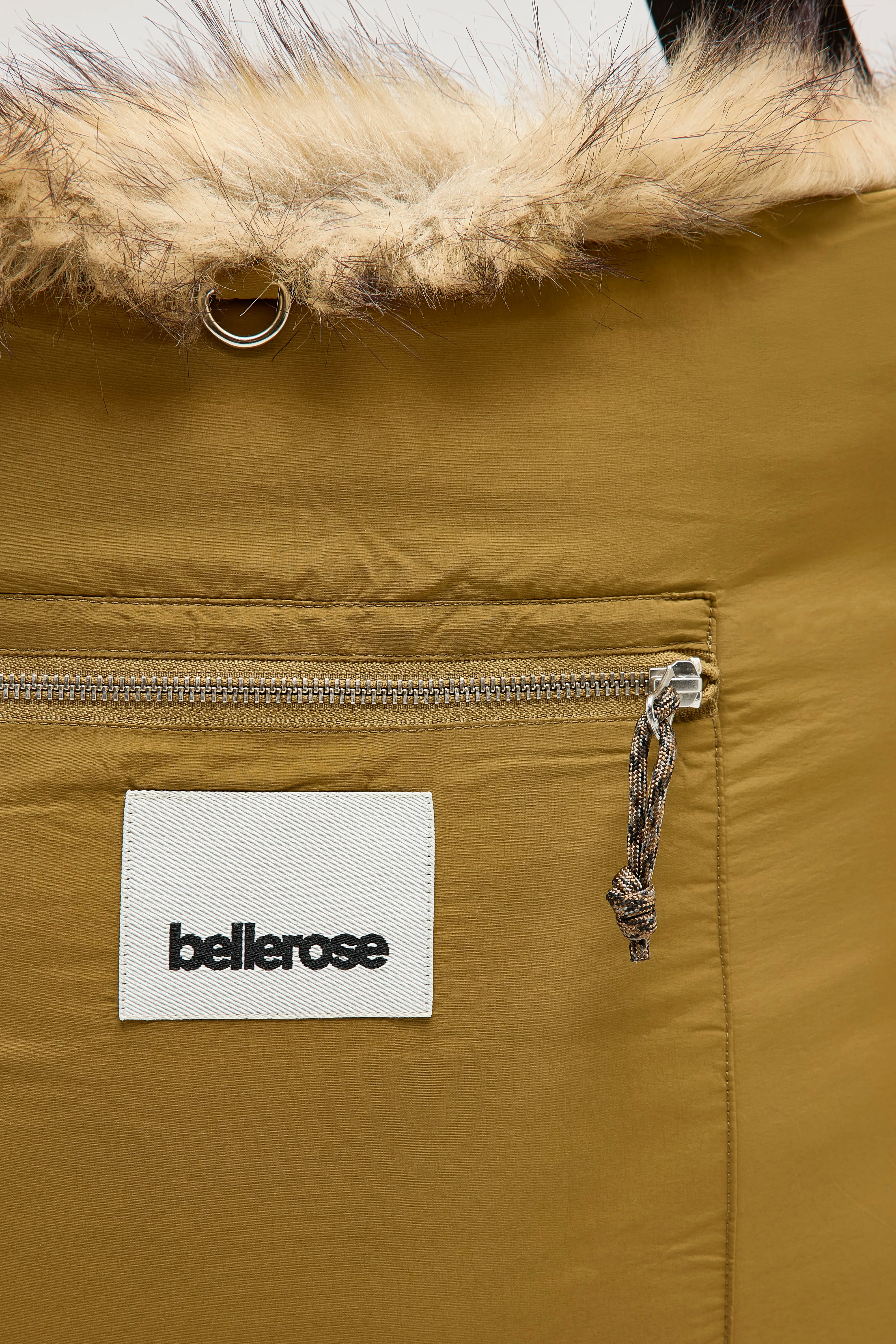 Hela shoulder bag (252 / W / DISPLAY A)