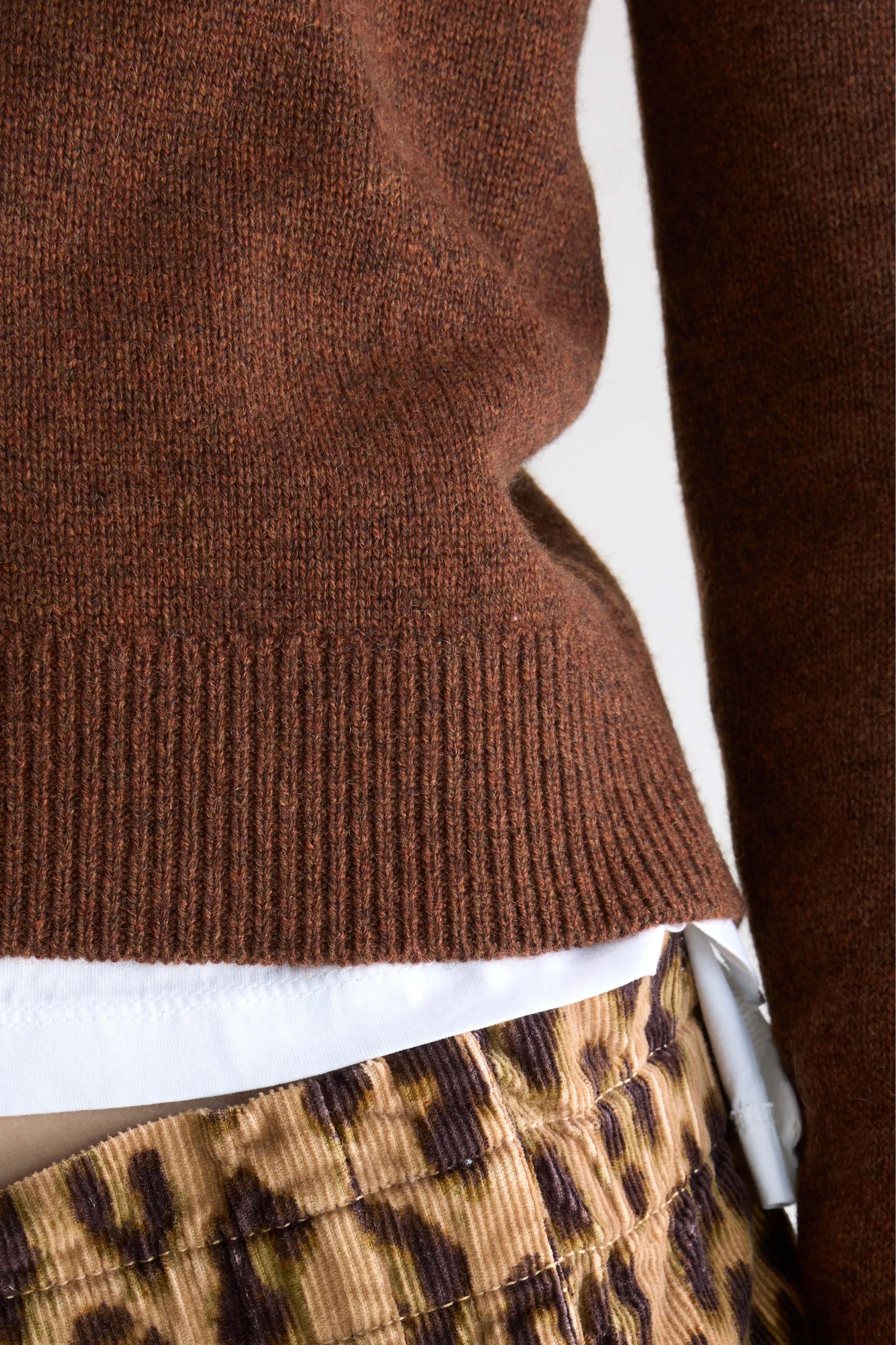 Spag cropped slim fit trui (252 / W / SUEDE)