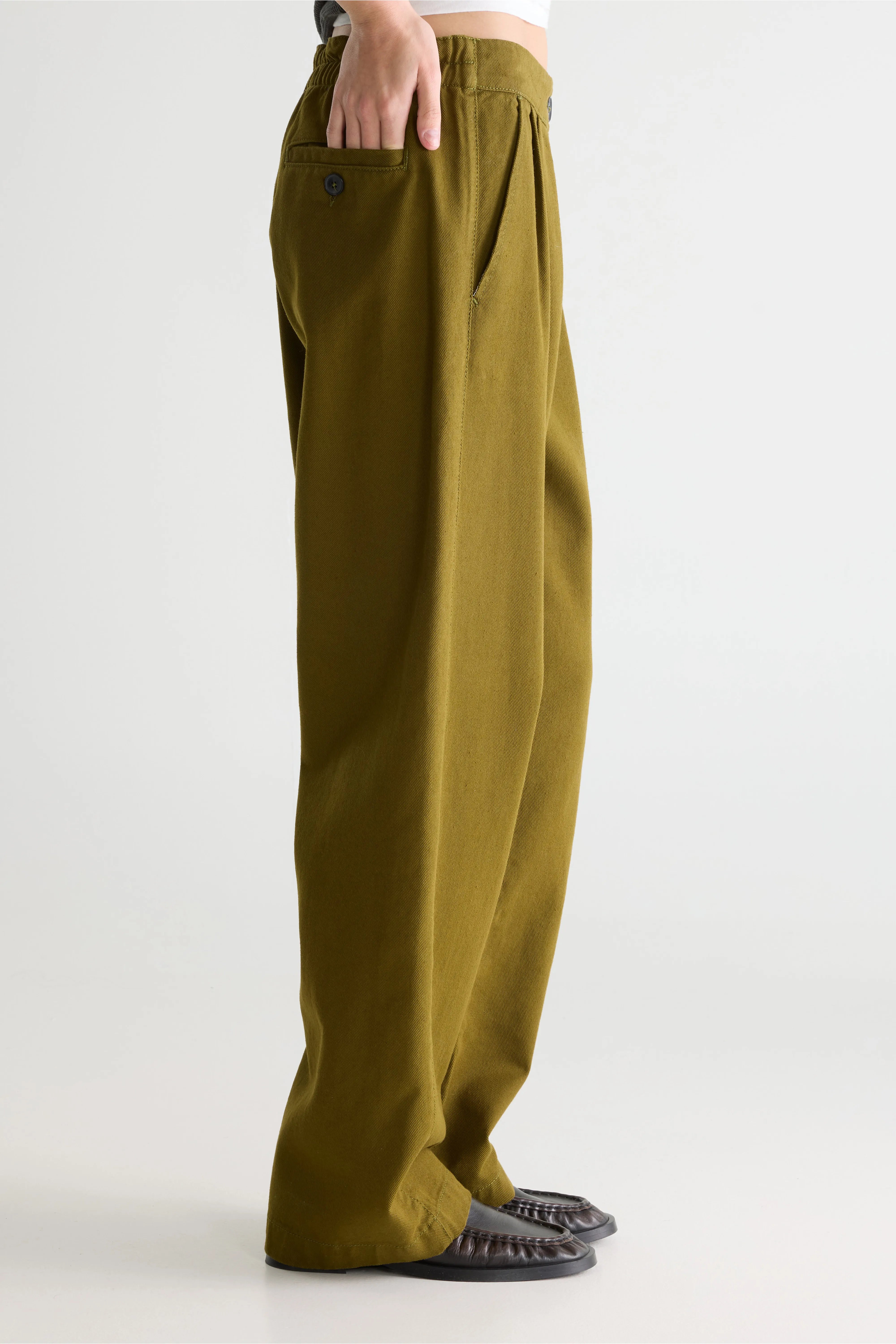 Pillow regular trousers (261 / W / VETIVER)