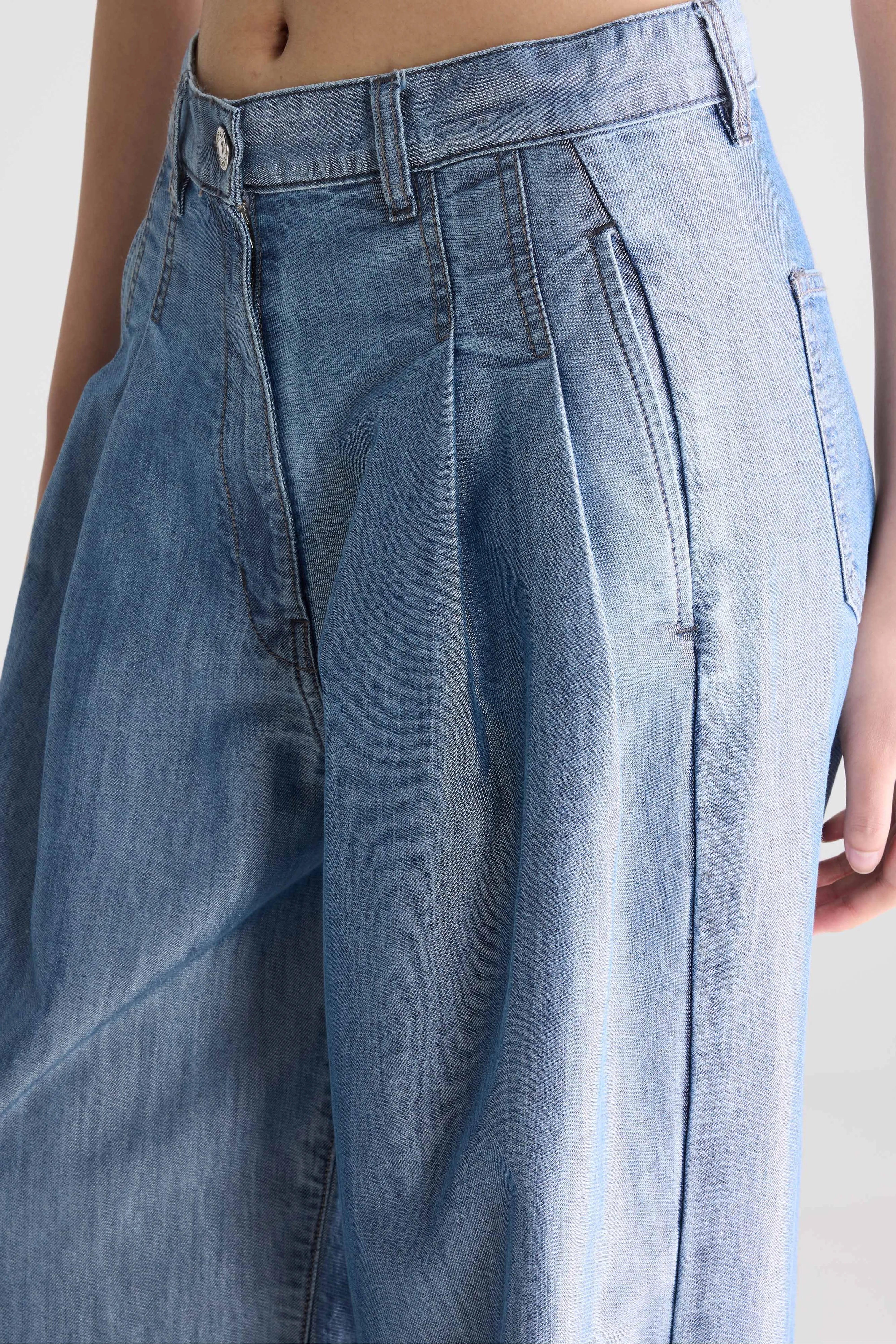 Denim N. 74 super-wide jeans (261 / W / GLASSY BLUE)