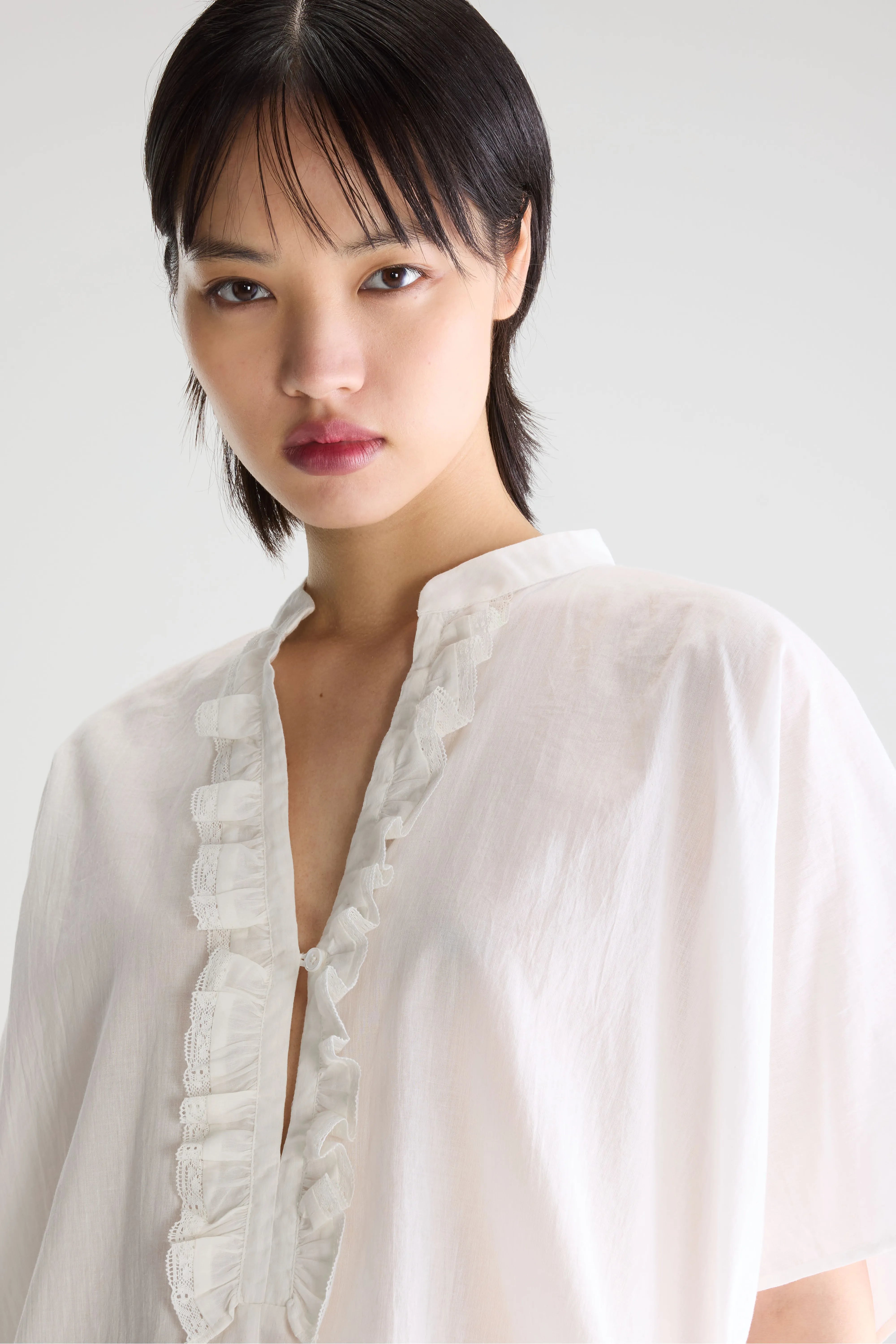 Dahlia ruffled blouse (261 / W / WHITE)