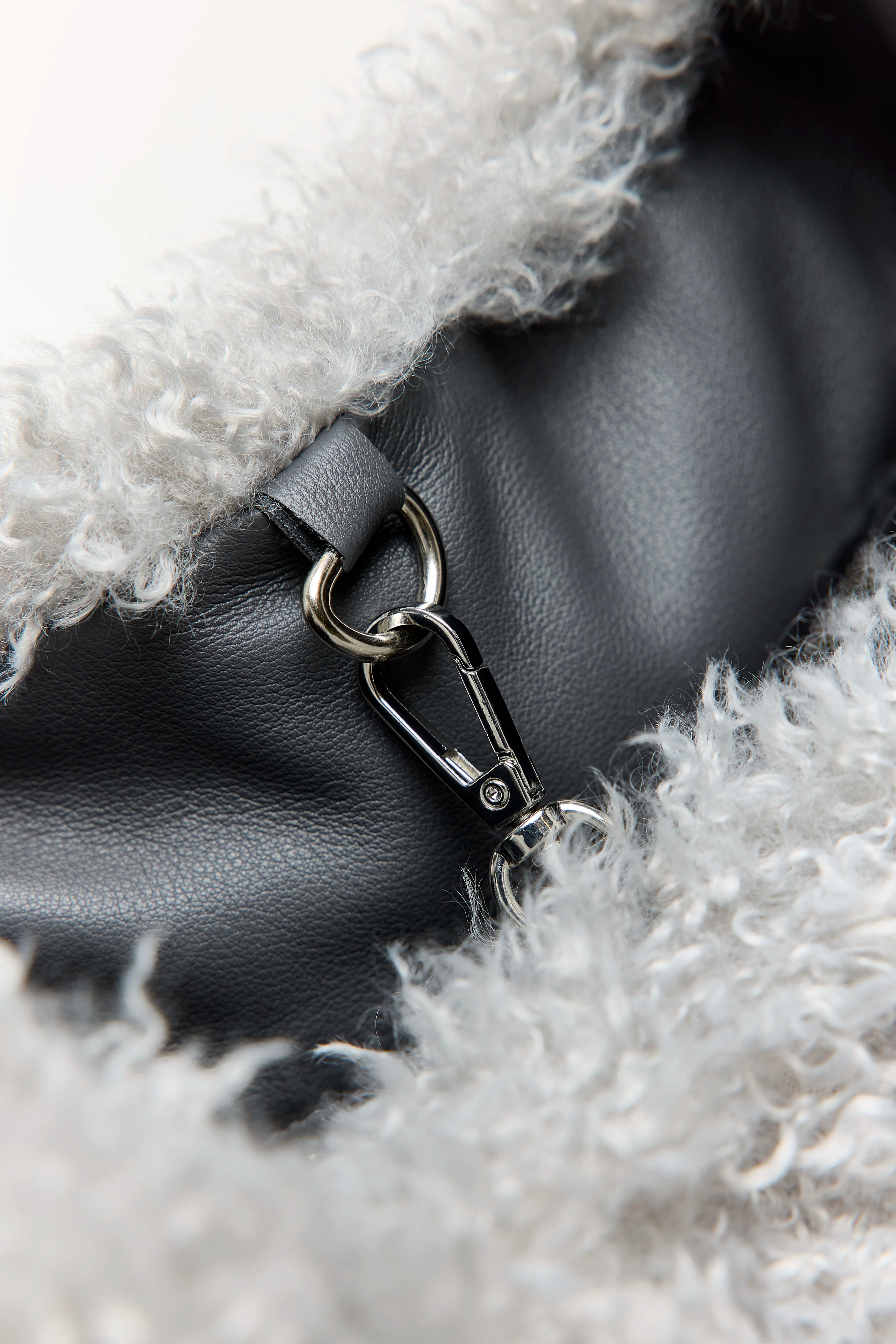 Helmin faux fur schoudertas (261 / W / NICKEL)