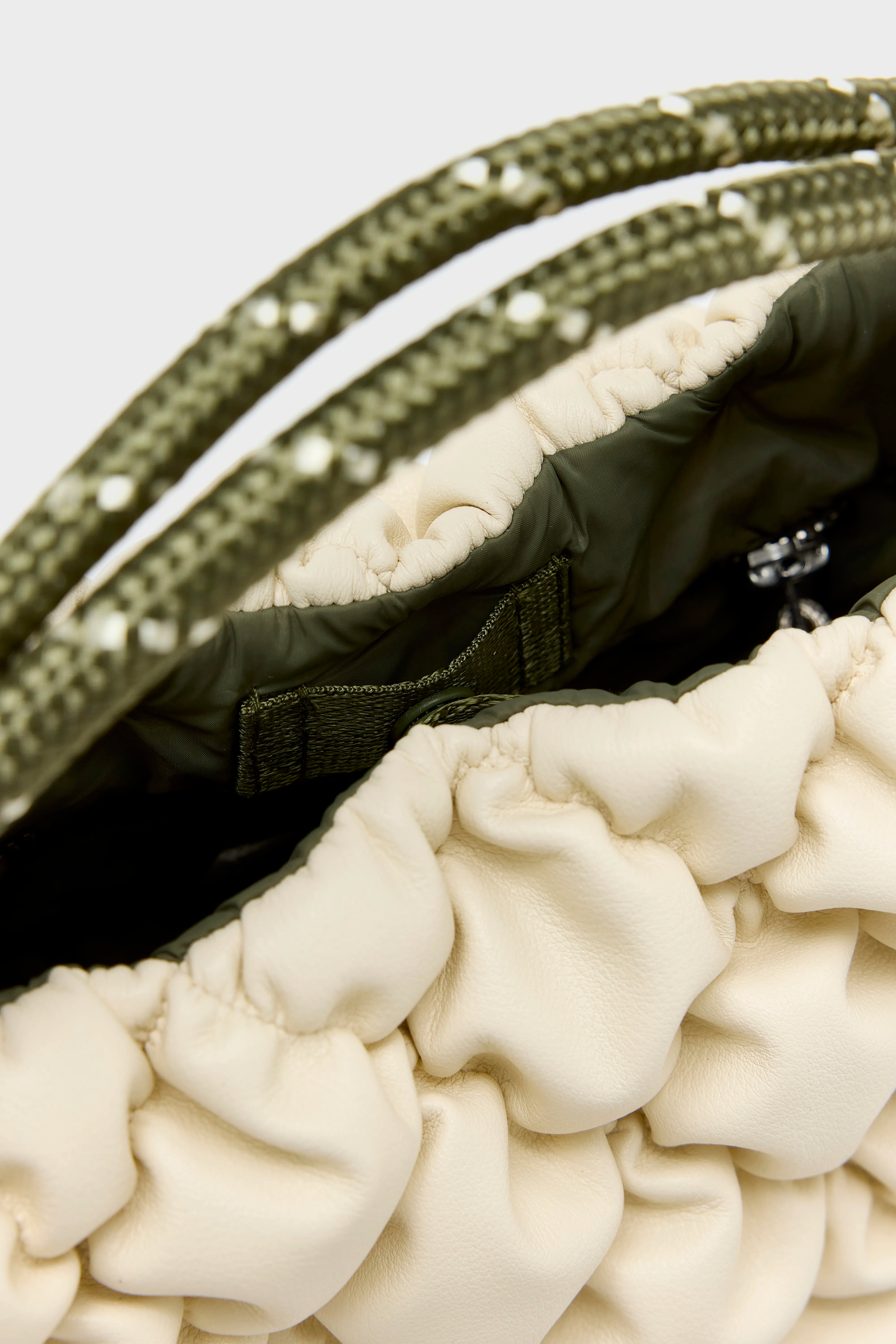 Helcro padded shoulder bag (261 / W / CREAM)