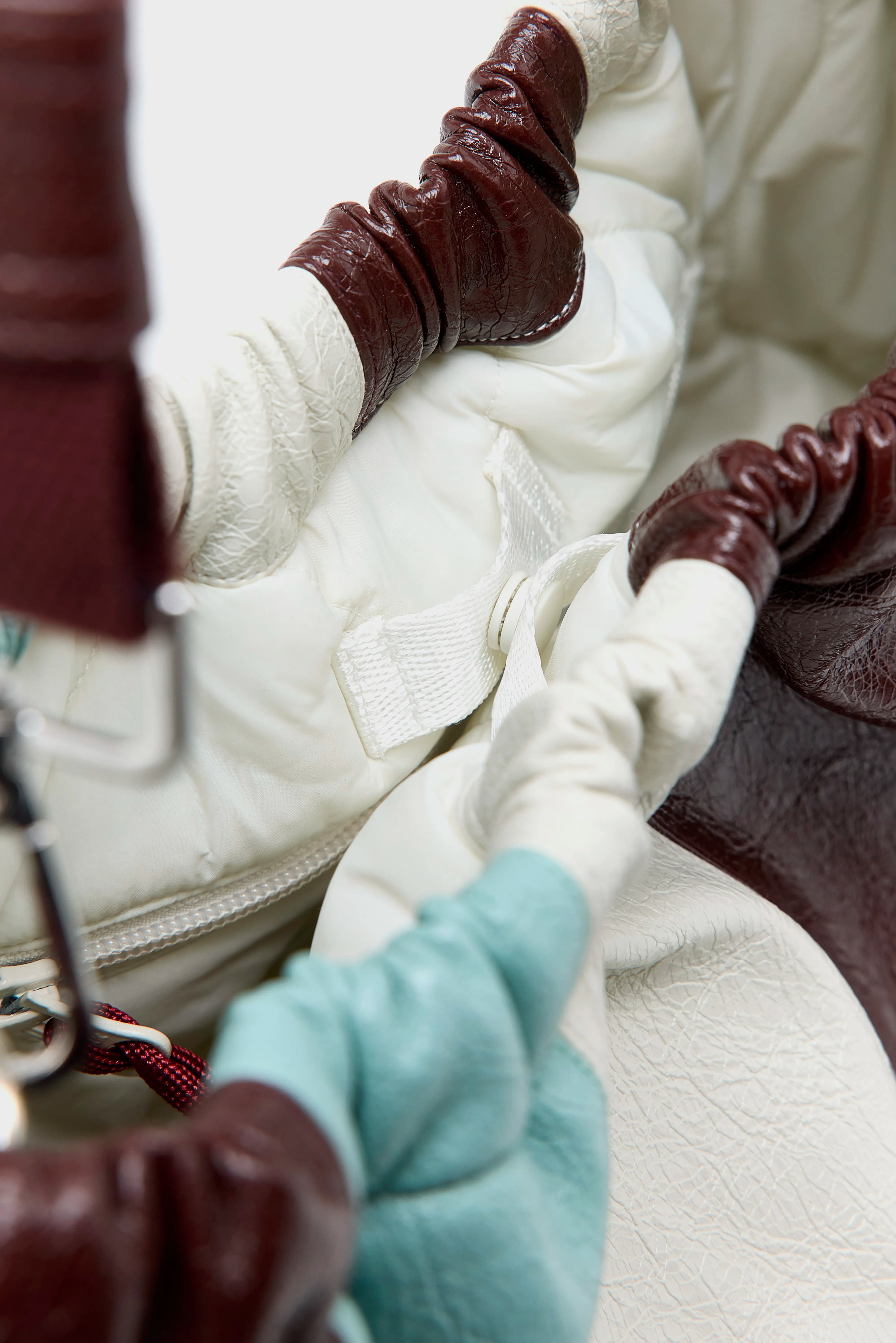 Hobby crossbody bag (261 / W / STRIPE B)