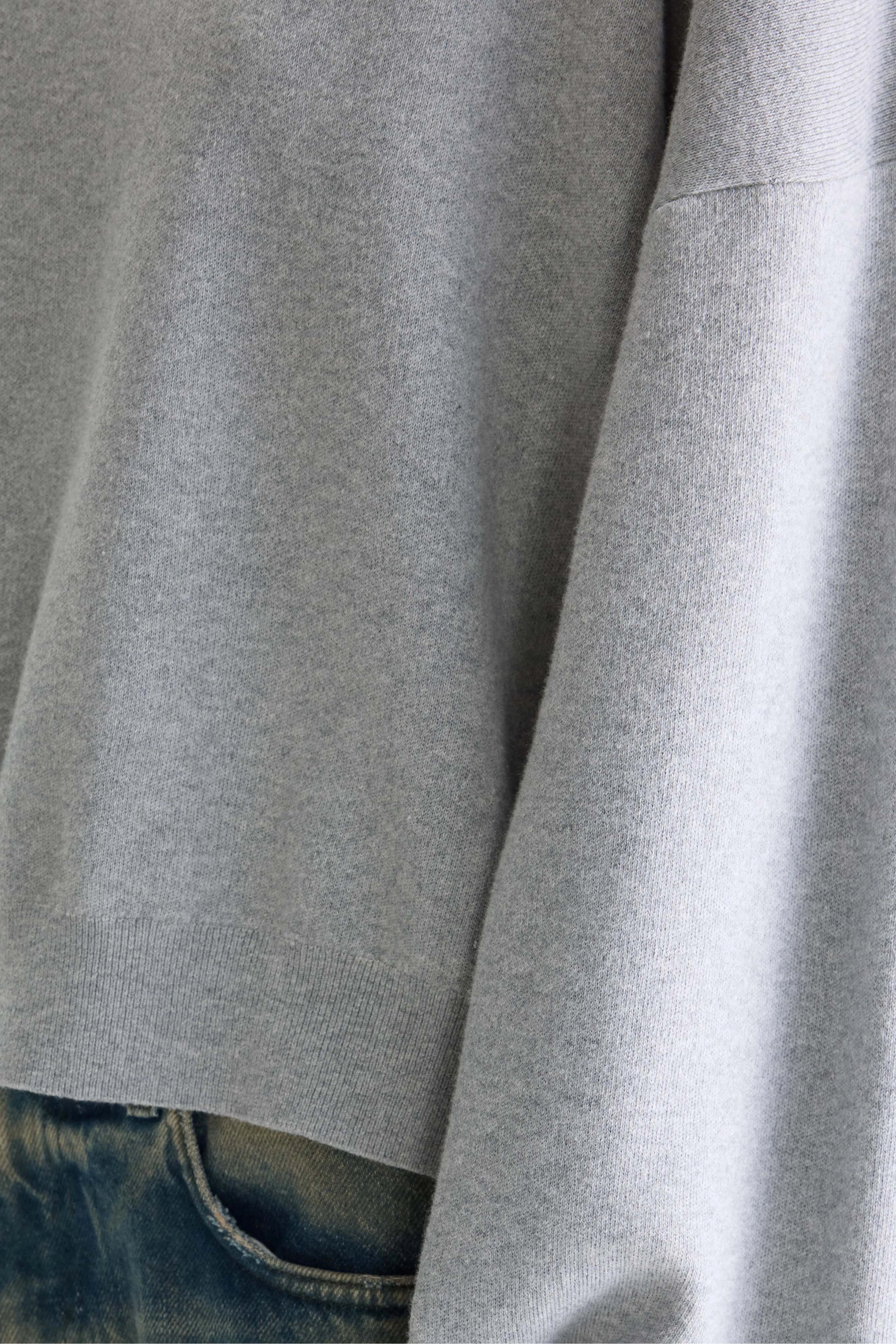 Angum relaxte trui met ronde hals (261 / W / H. GREY)