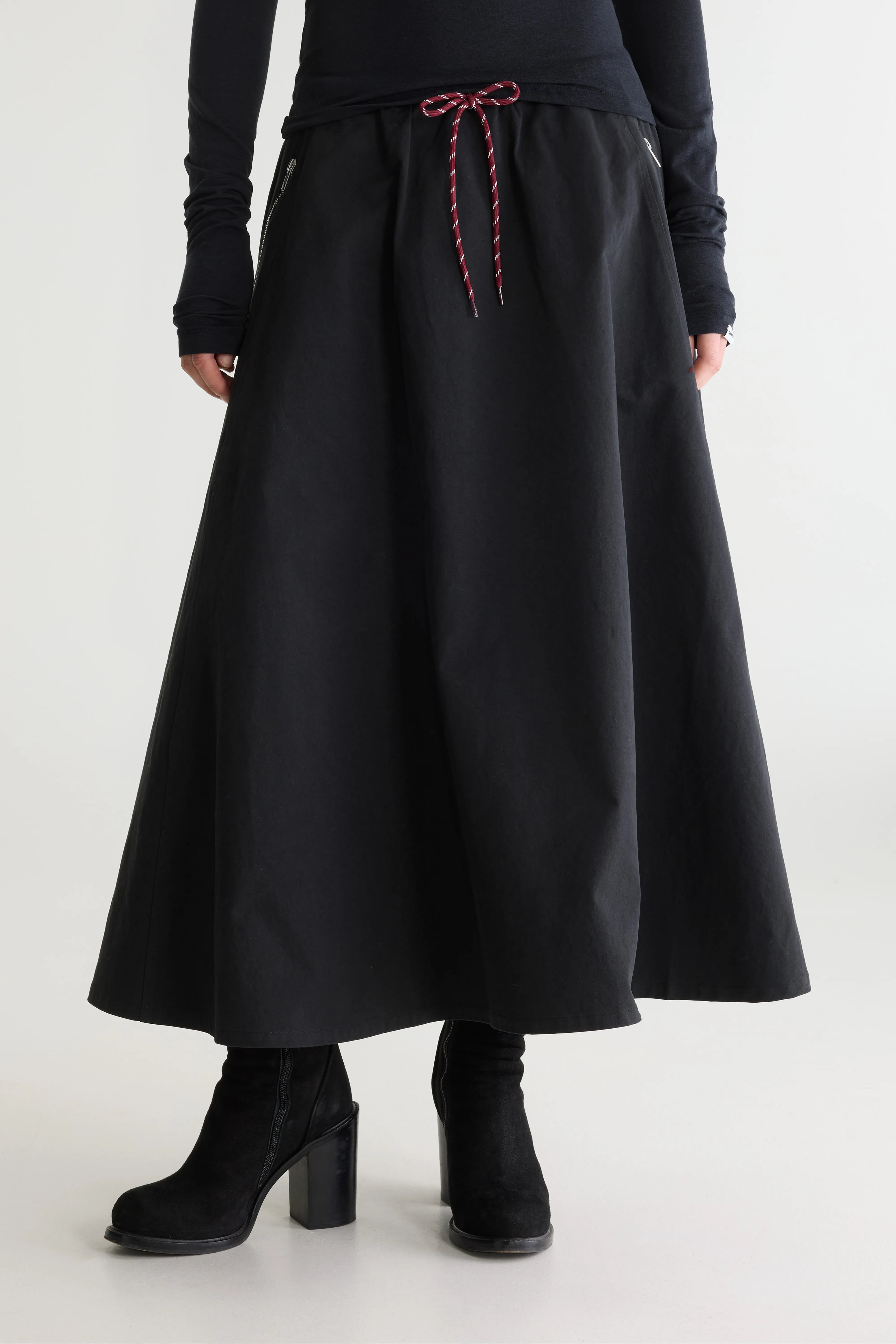 Harlin relaxte midirok (262 / W / BLACK)