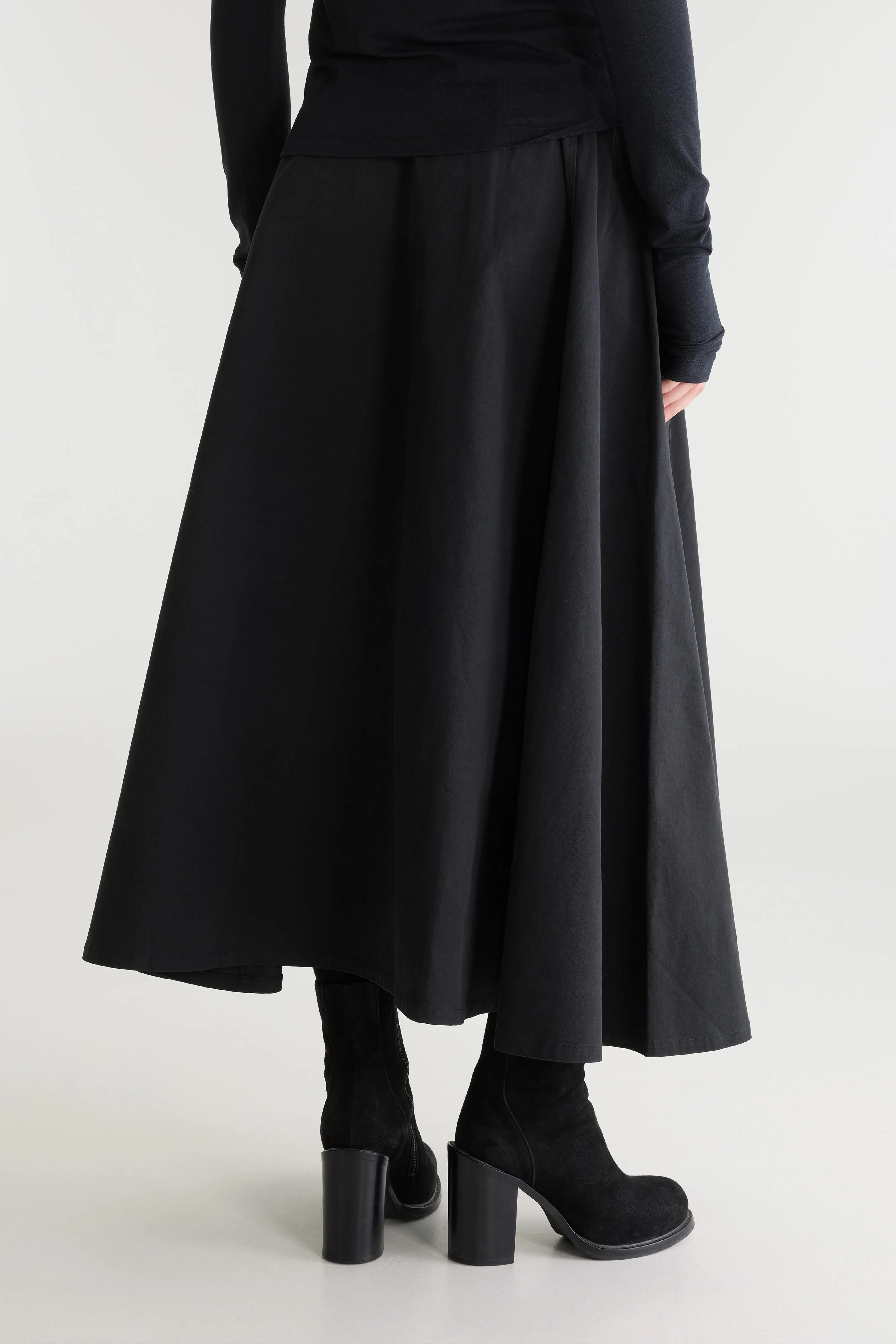 Harlin relaxte midirok (262 / W / BLACK)