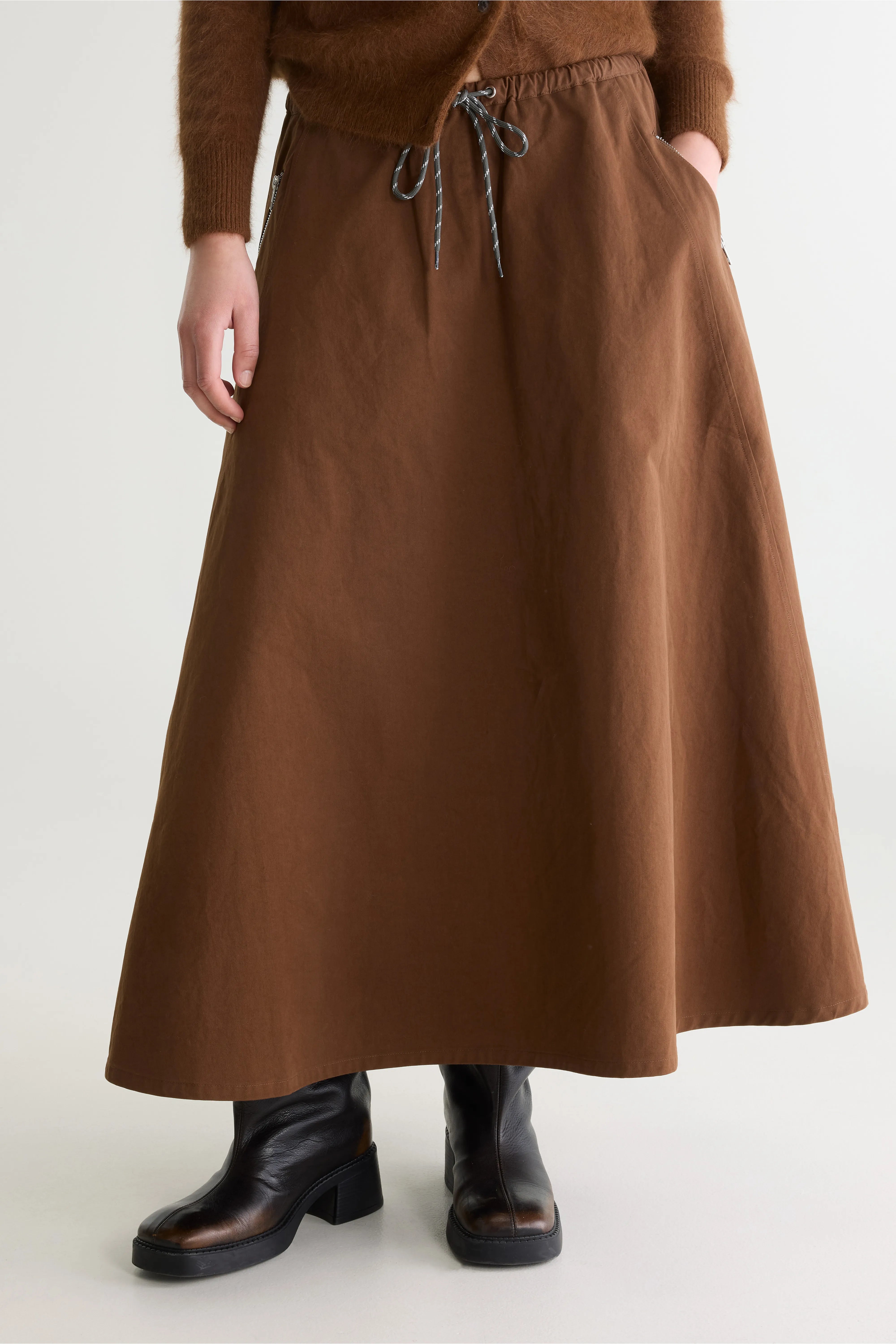 Harlin relaxte midirok (262 / W / MOCCA)