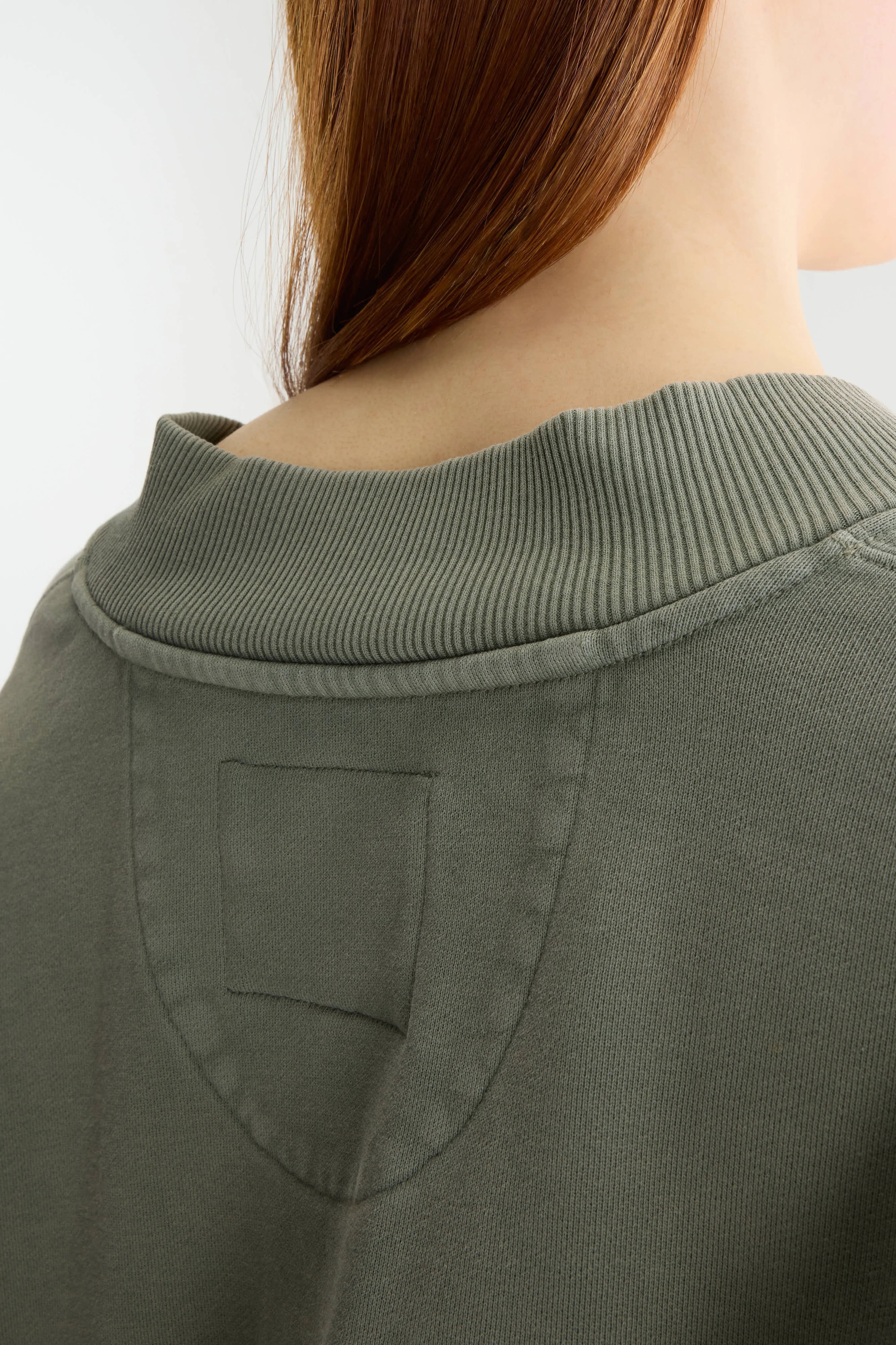 Sula cropped sweatshirt met v-hals (262 / W / THYME)