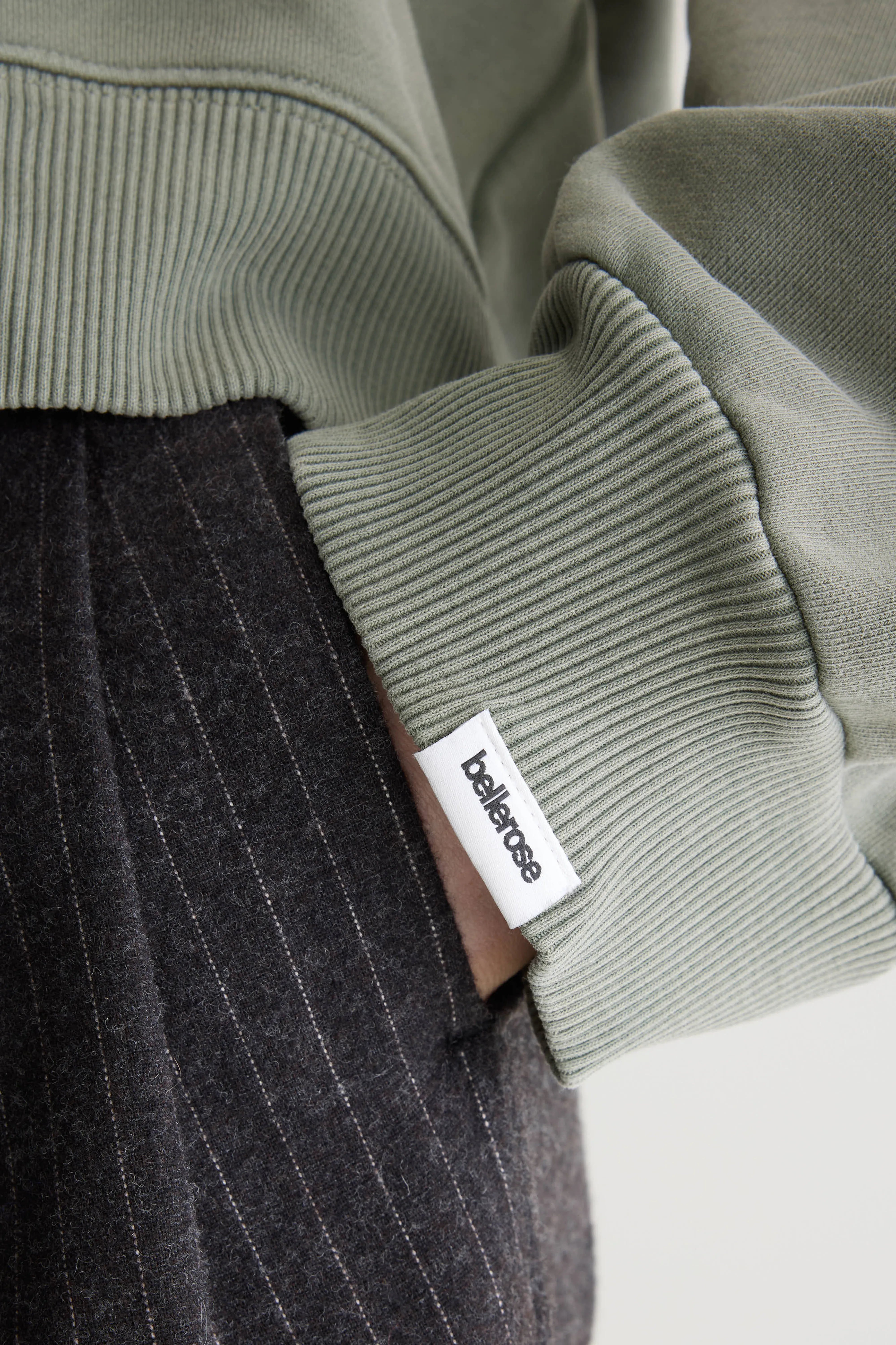 Sula cropped sweatshirt met v-hals (262 / W / THYME)