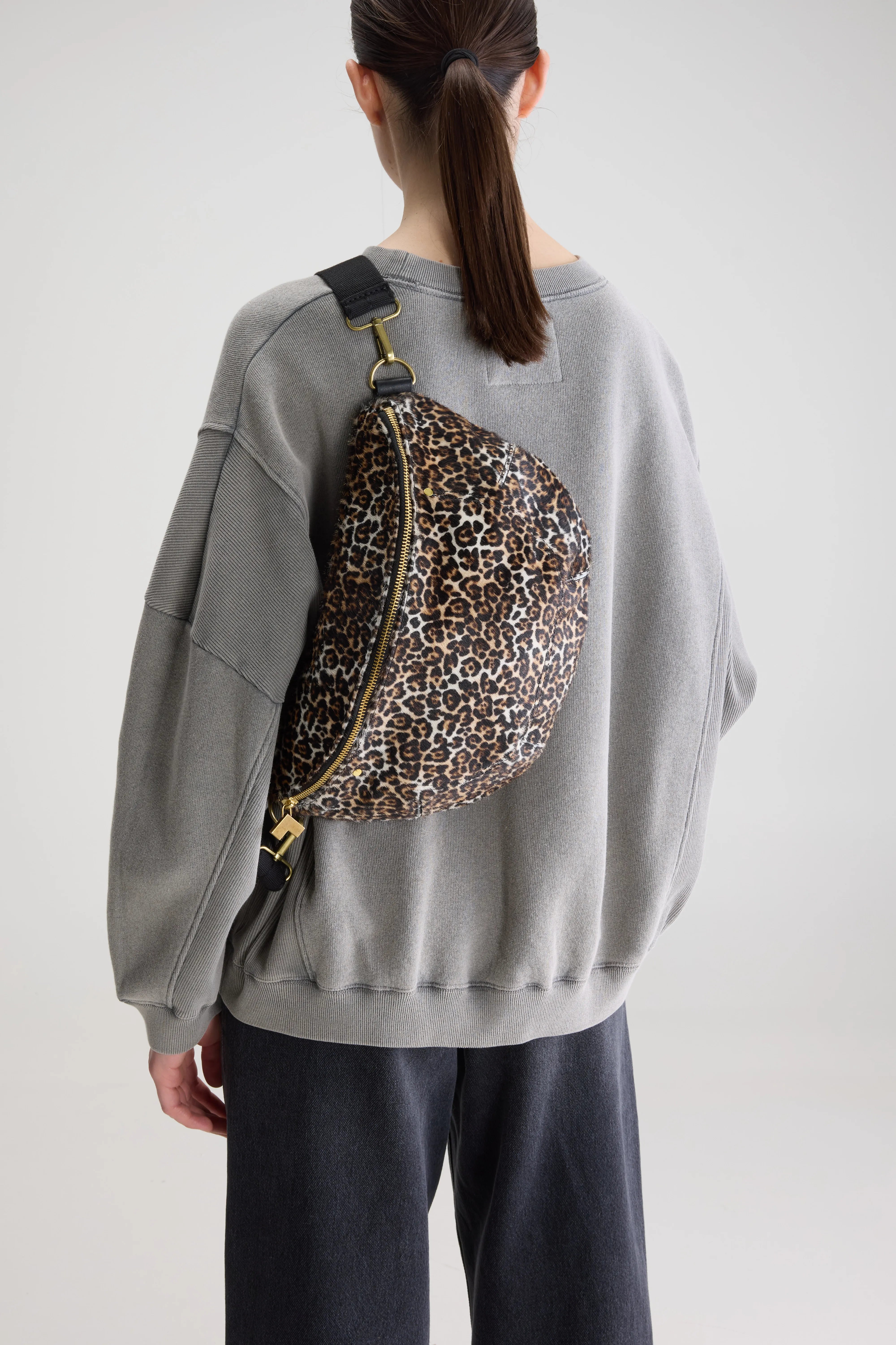 Sac Banane À Imprimé Léopard Souply - Black beauty / Nuage / Suede Pour Femme | Bellerose