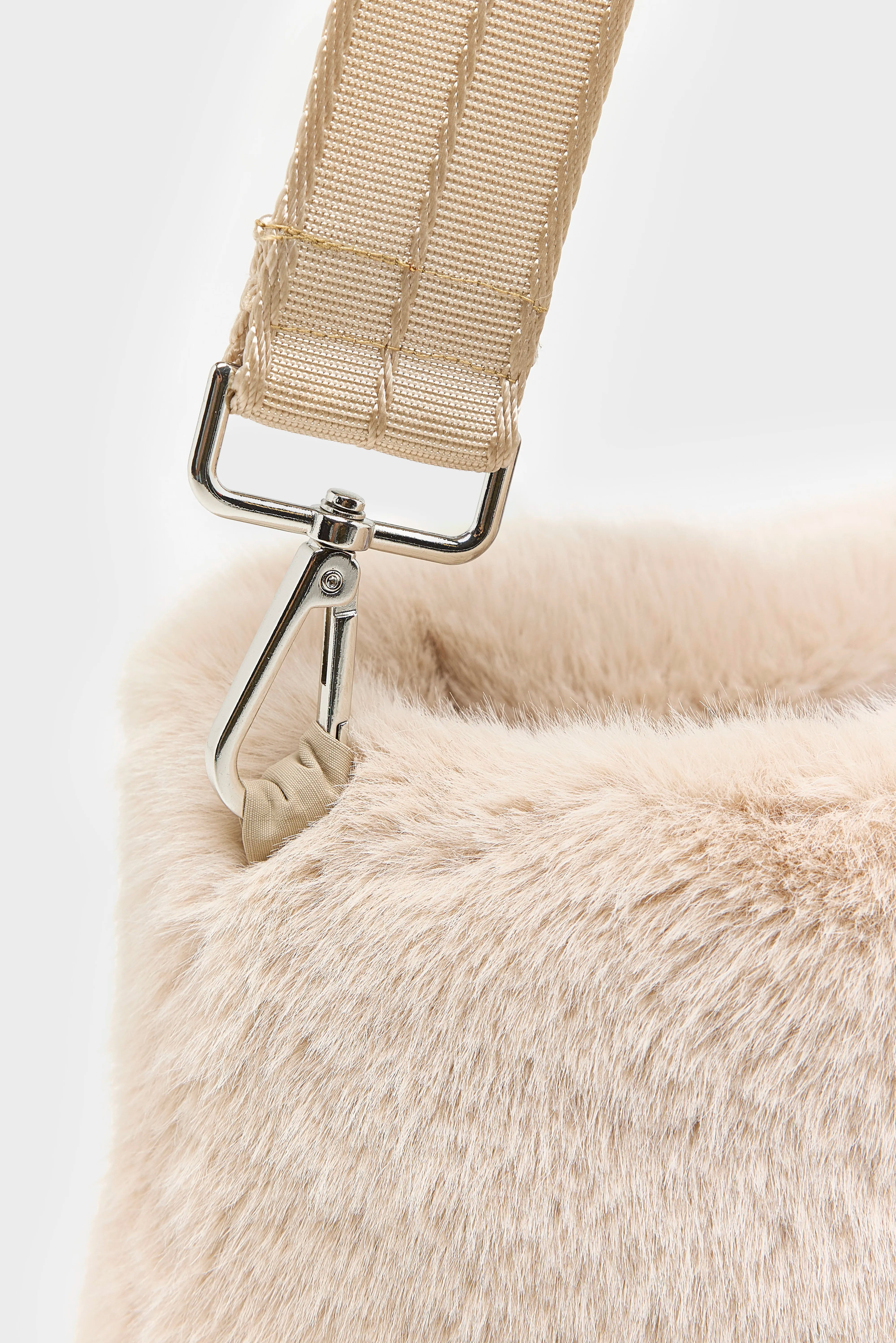 Sac à main en fausse fourrure Helga (262 / W / STONE)