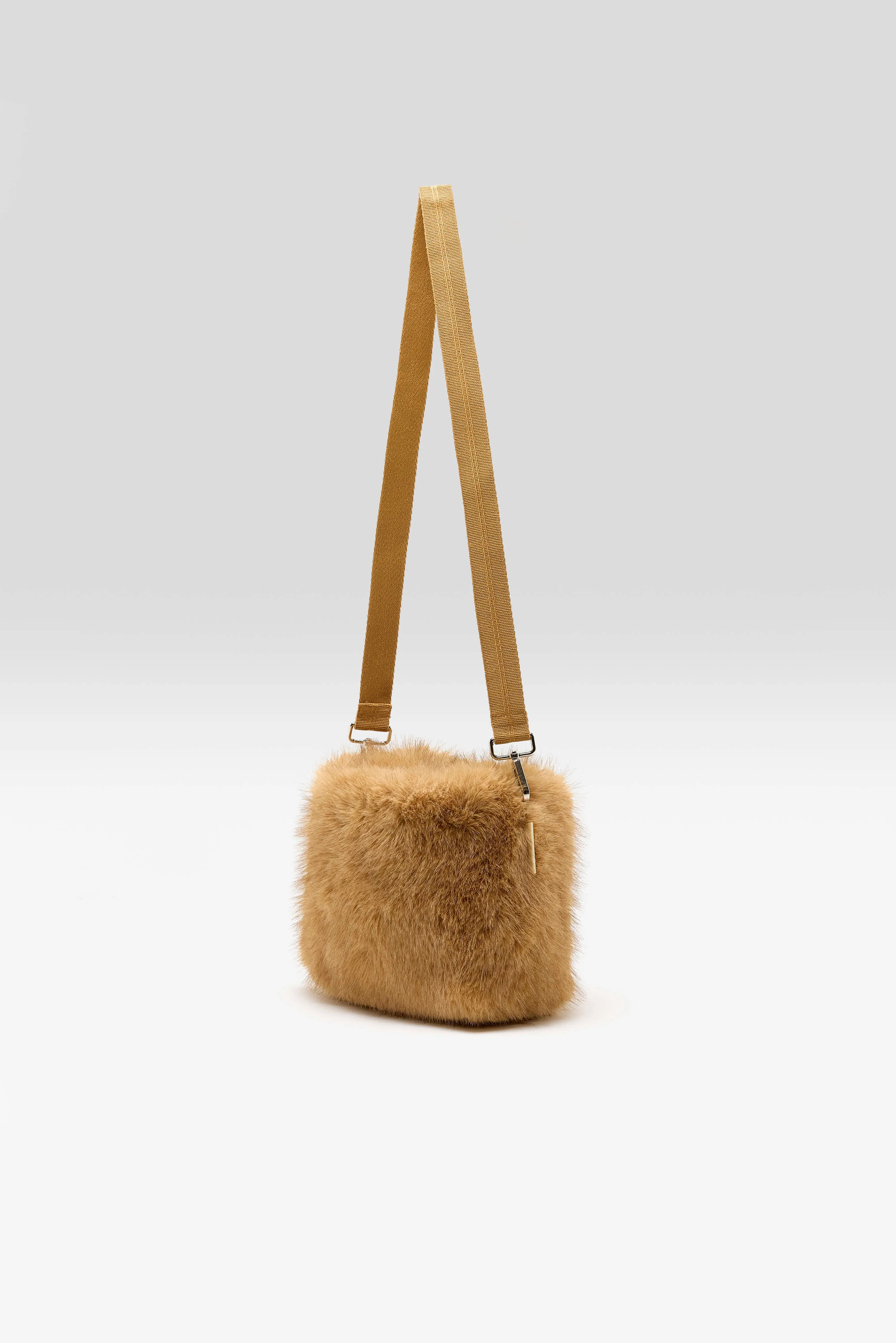 Sac à main en fausse fourrure Hochet (262 / W / AMBRE)