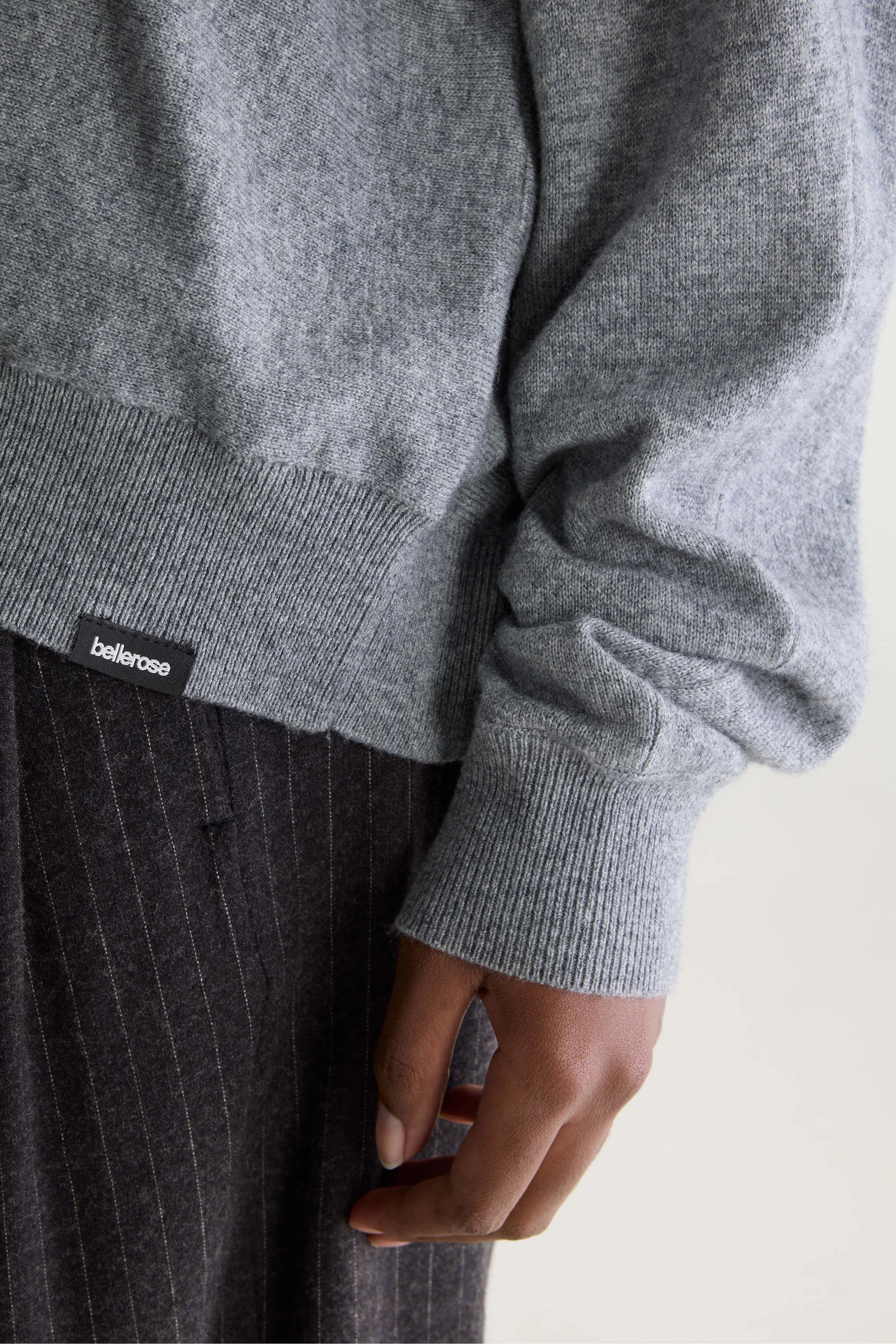 Sonev v-neck sweater (262 / W / GREY MELANGE)