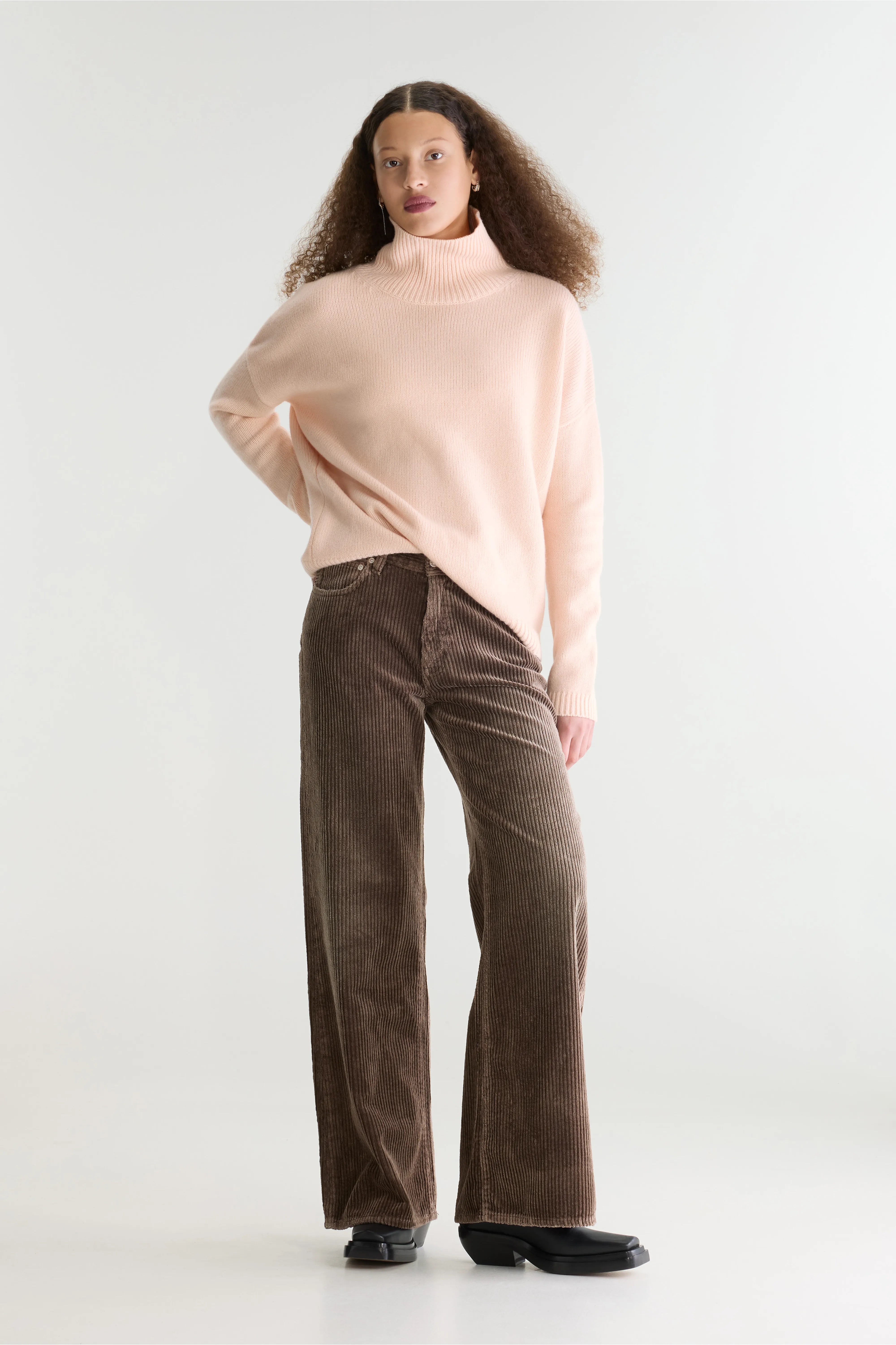 Amedo trui met trechterhals (262 / W / LIGHT ROSE)