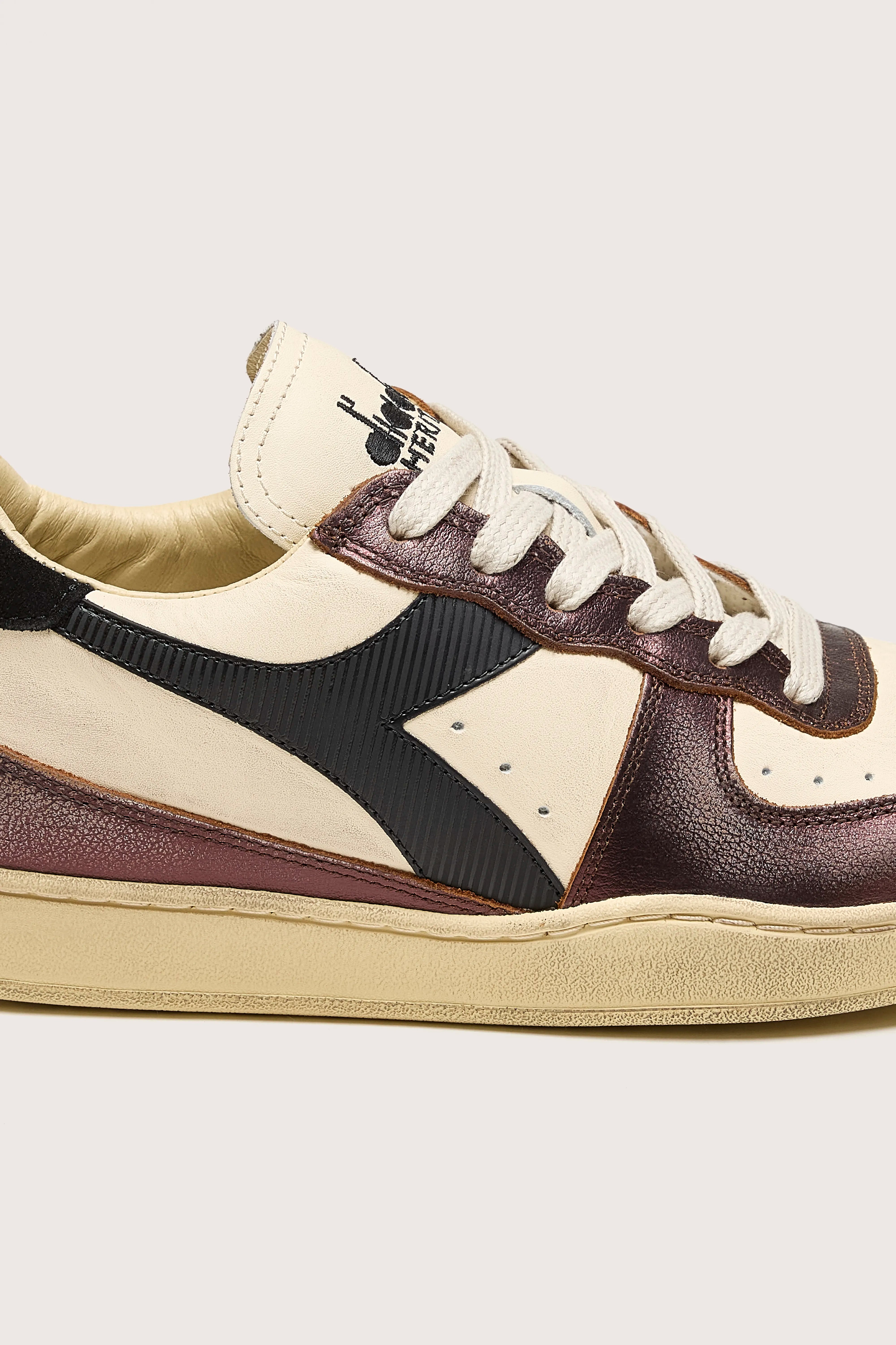 Mi Basket Low Métallique Sale pour Femmes (242 / W / BROWN)