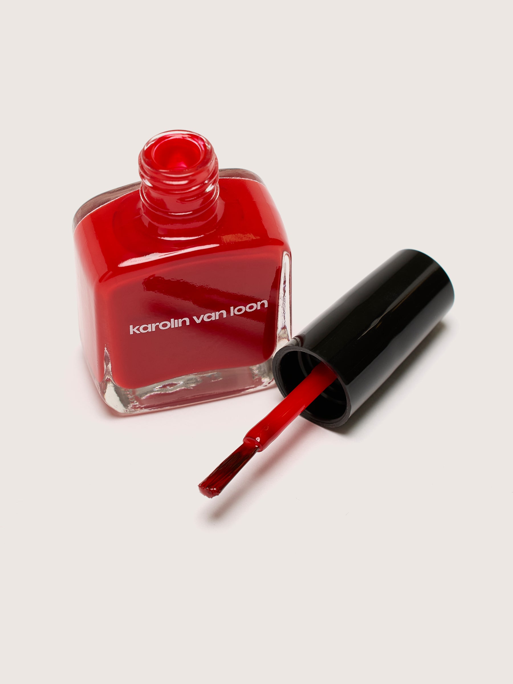 37 Tomate Rouge Nail Polish (242 / W / RED)