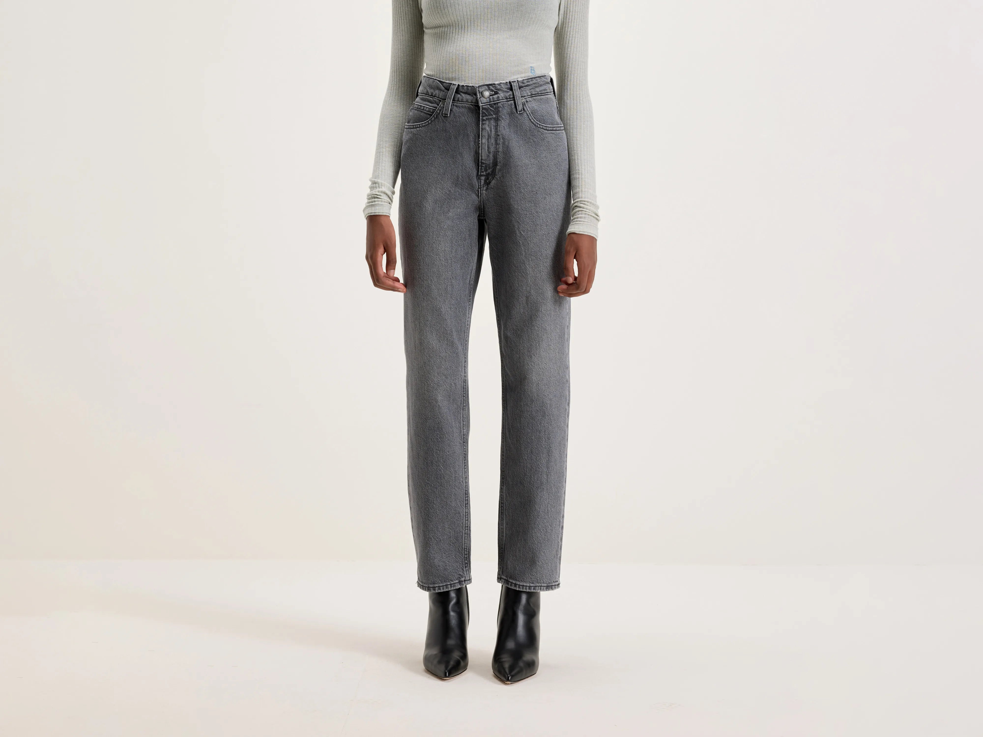 Jean Carol (242 / W / GREY)