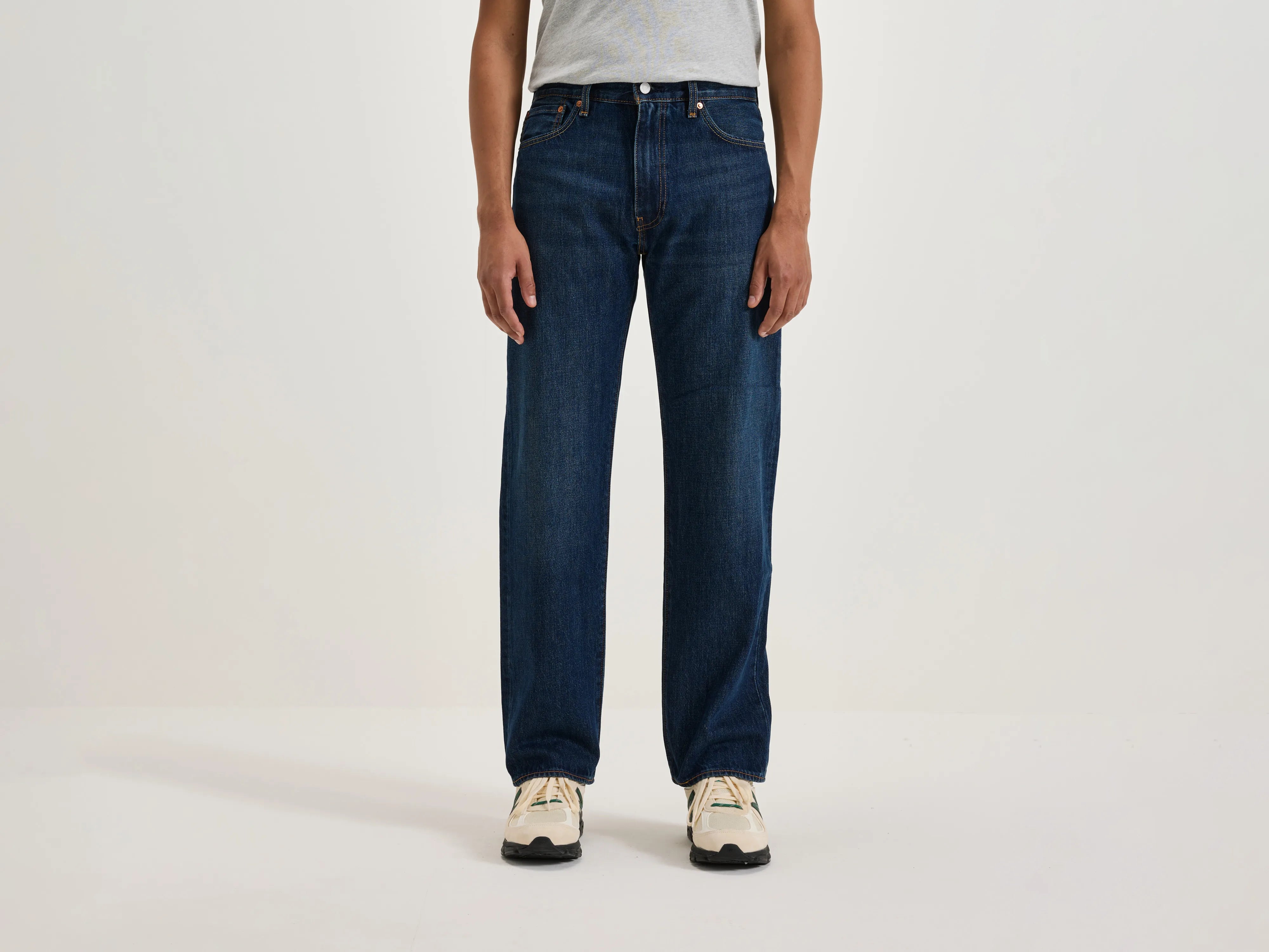 555™ Relaxed Straight Jeans (242 / M / HVY STONE WASH)