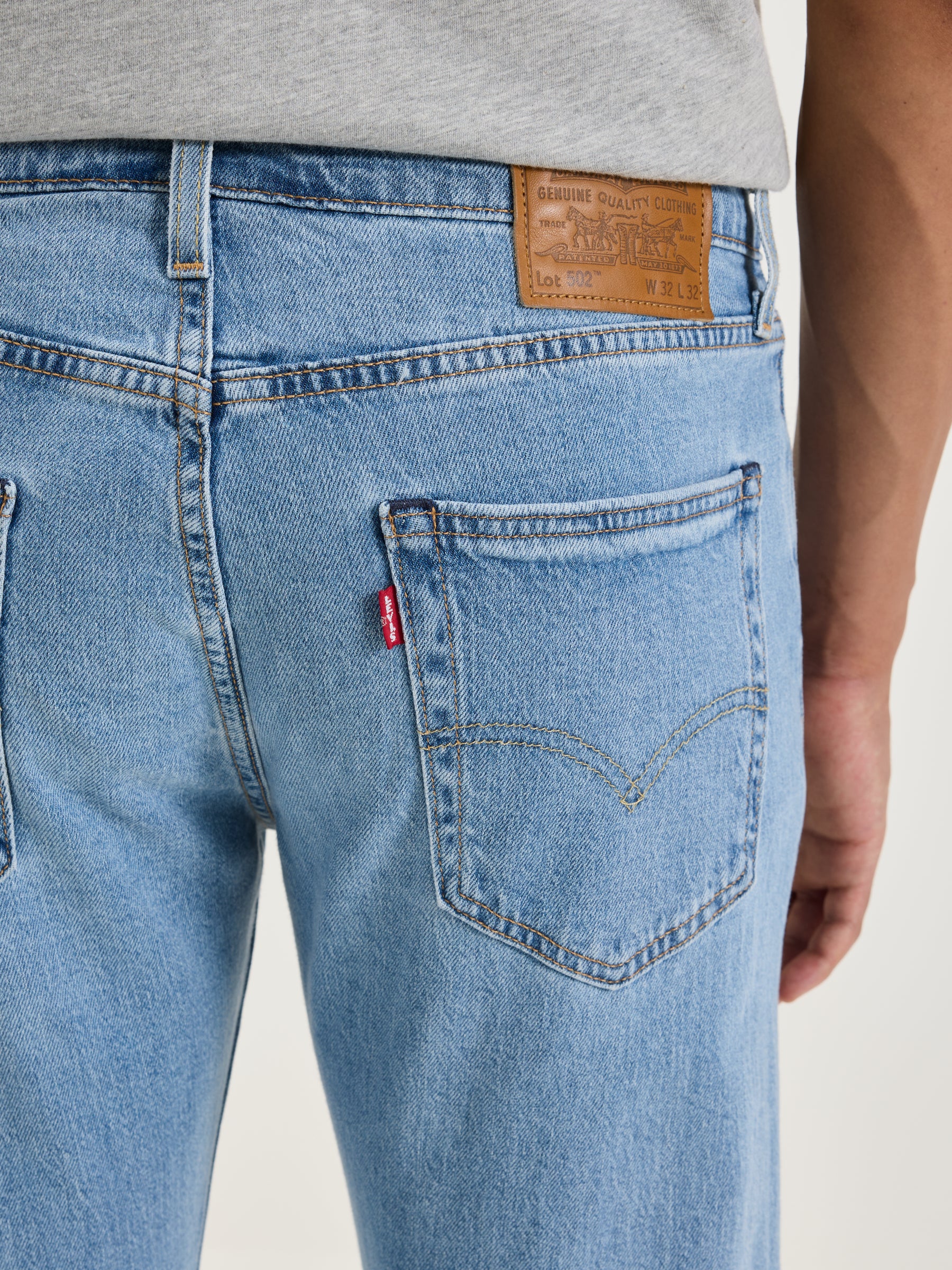 502™ Taper Jeans (242 / M / LT STONE WASH)