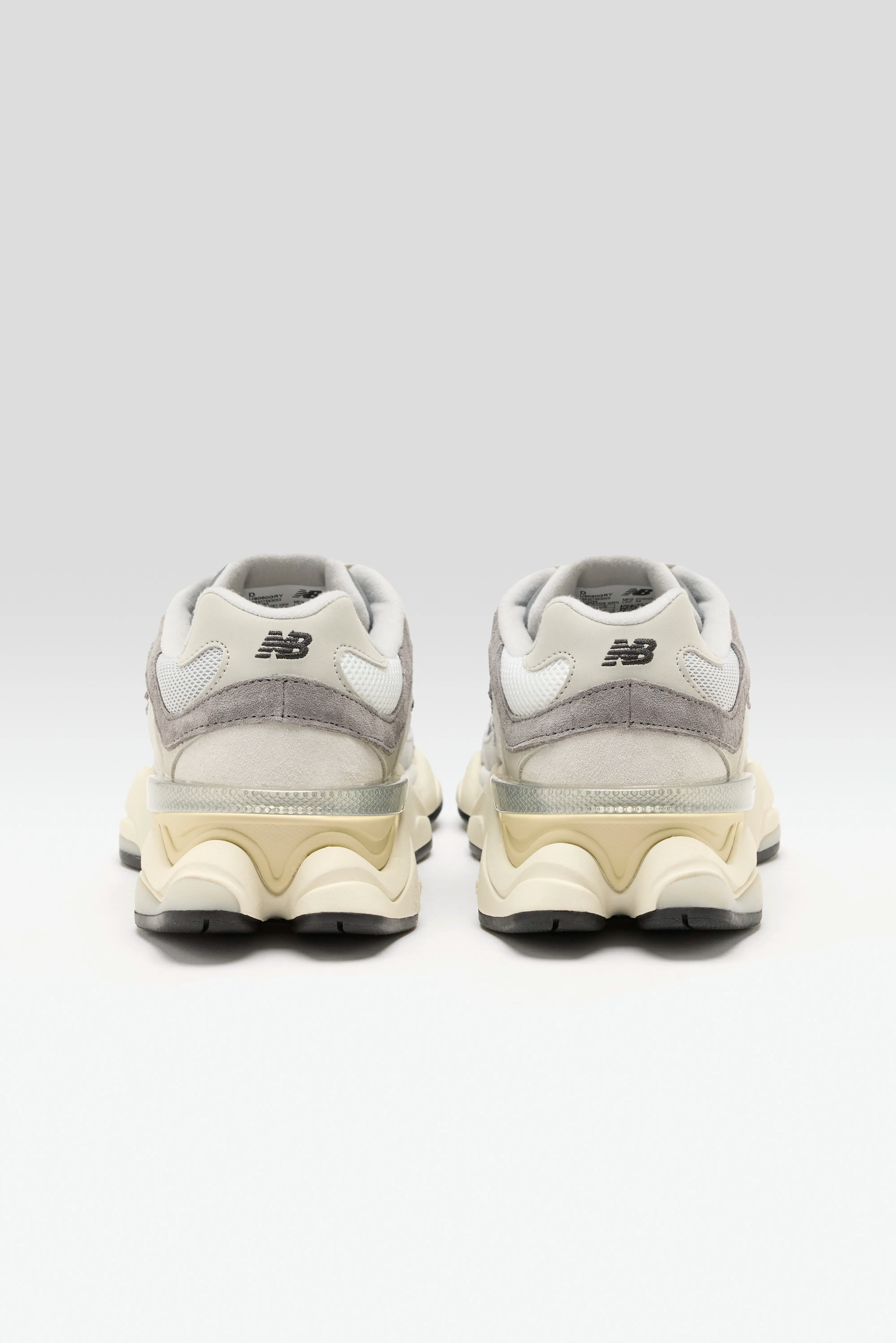 9060 pour Femme (241 / W / BROWN)