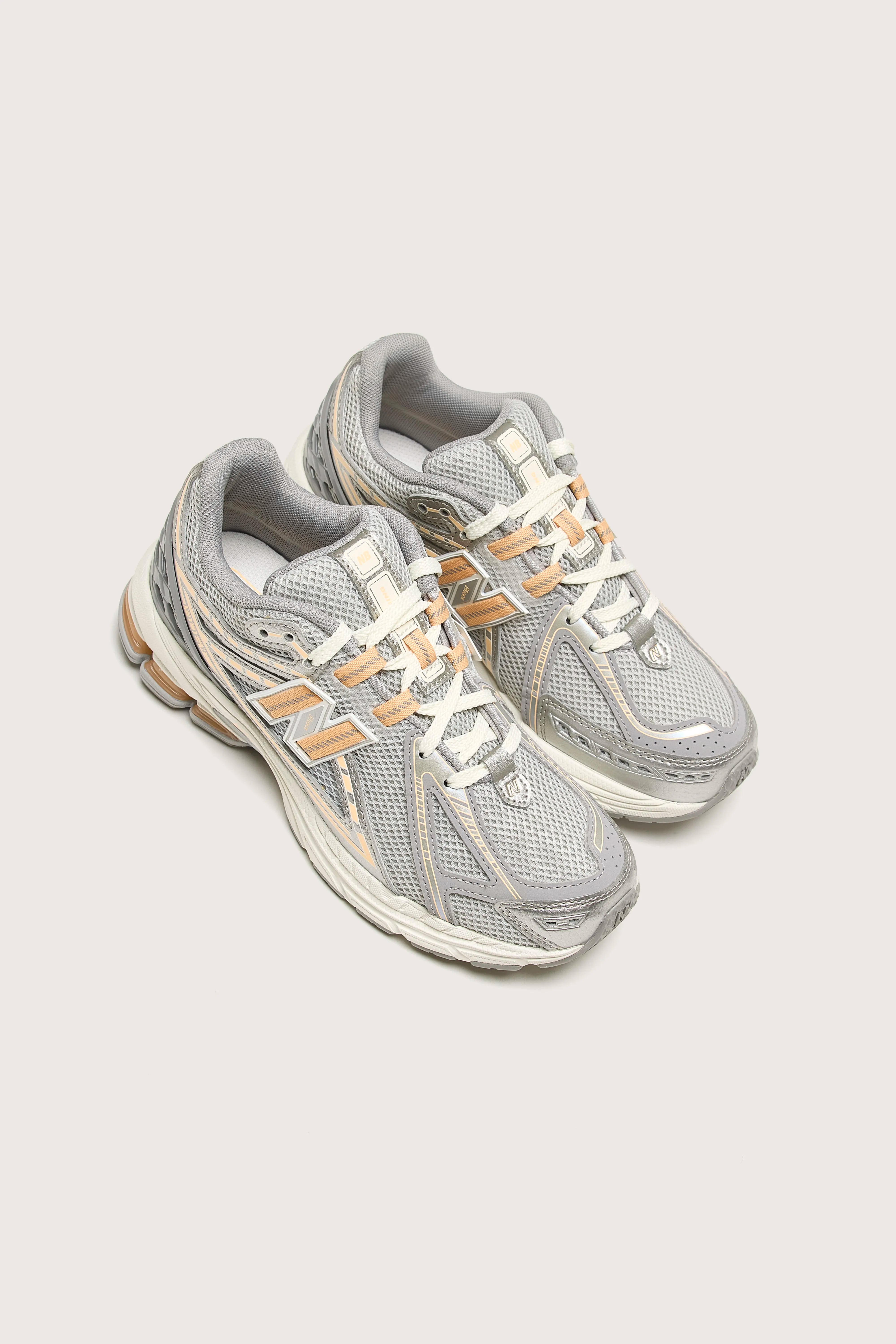 New balance fille 26 on sale