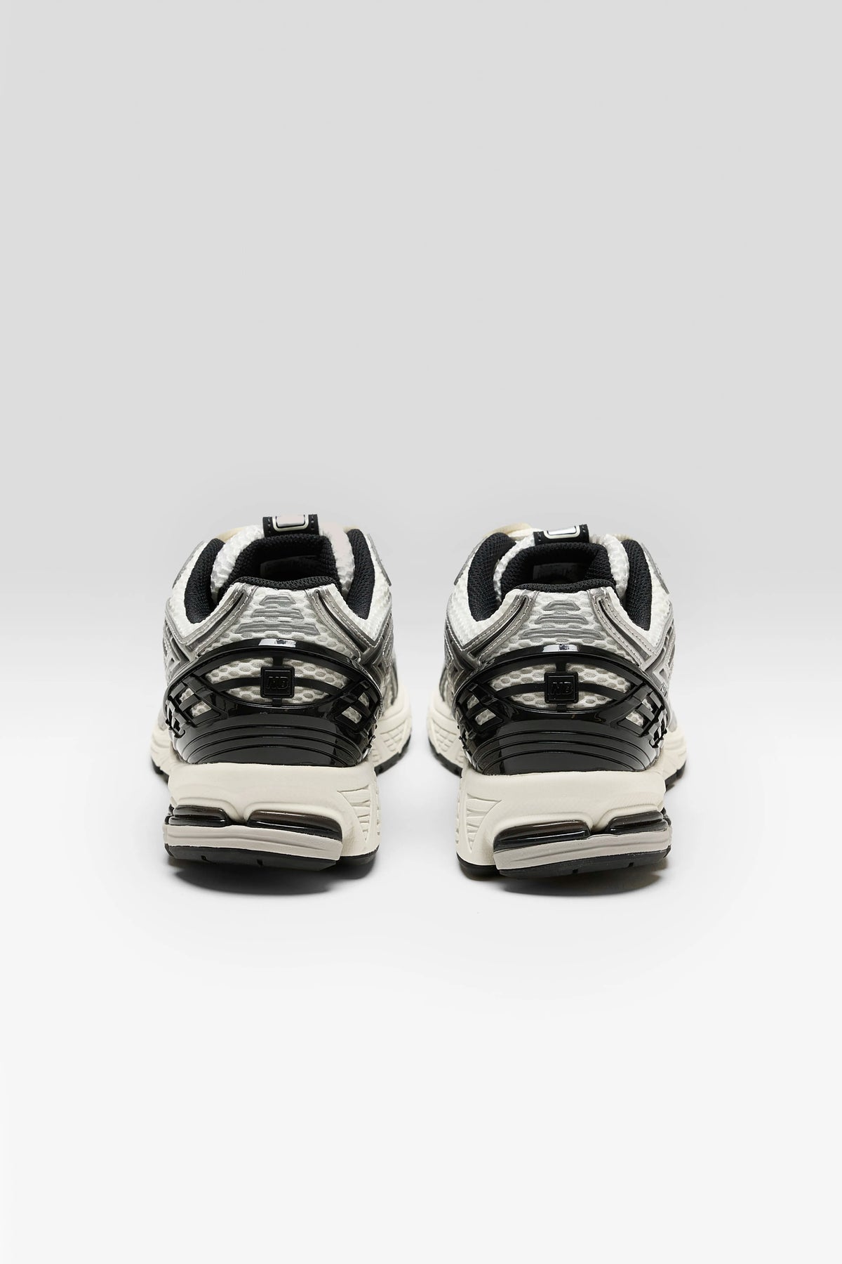 1906R for Men (242 / M / GREY)