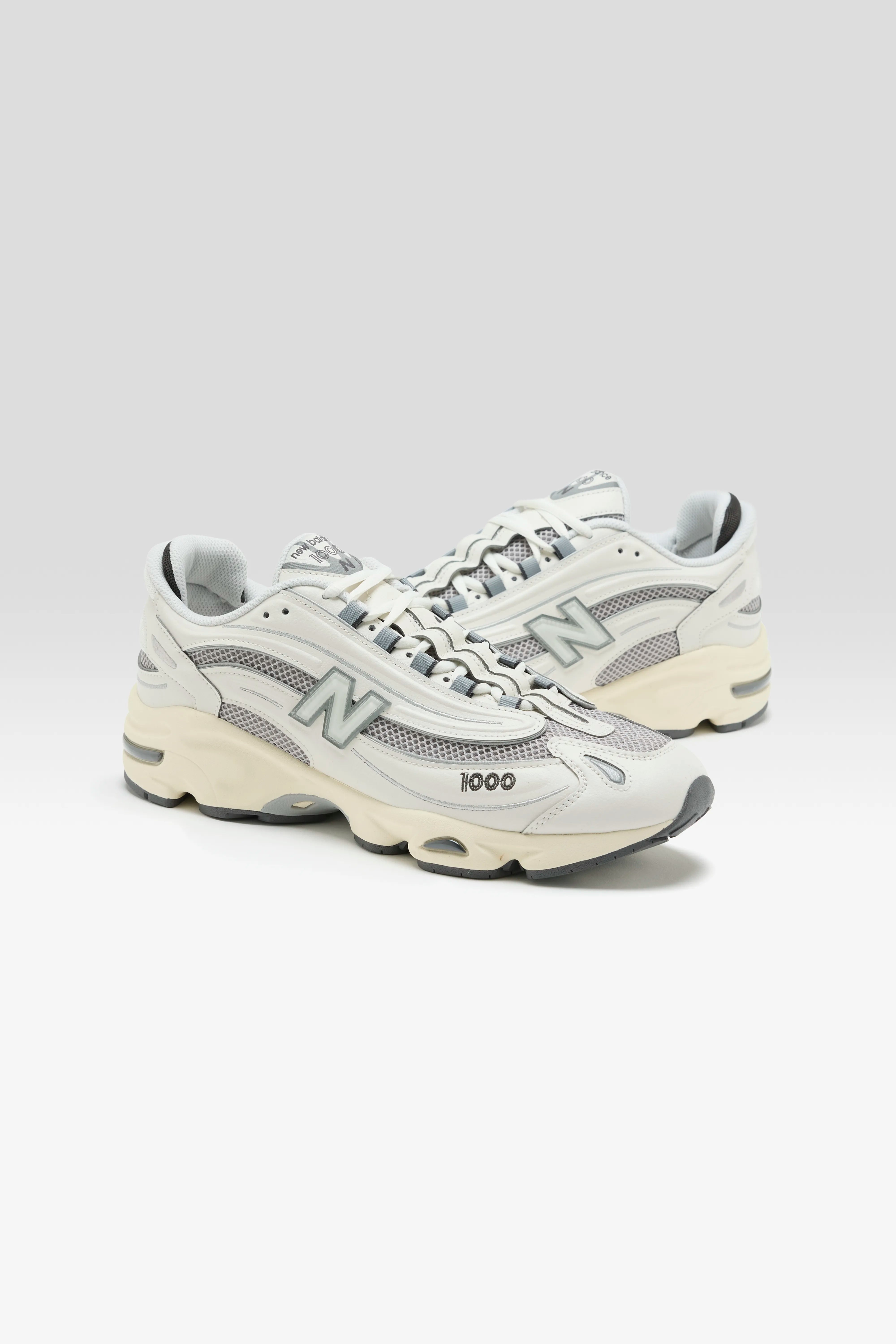 Running Chaussure Avec Un N Dessus Baskets Running En Cuir Noires