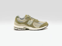 NEW BALANCE 2002R for Men  
