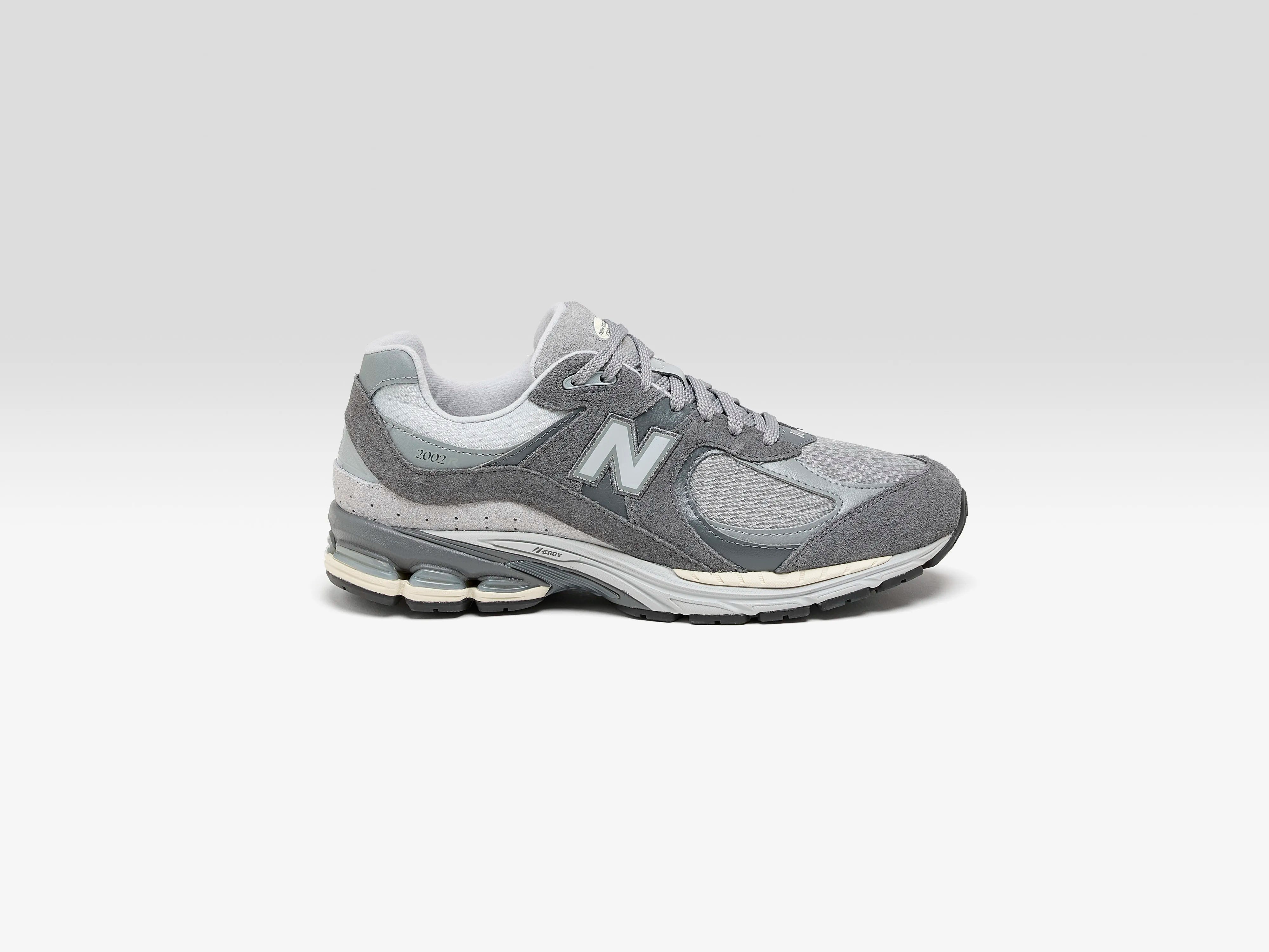 2002R for Men  (251 / M / GREY)