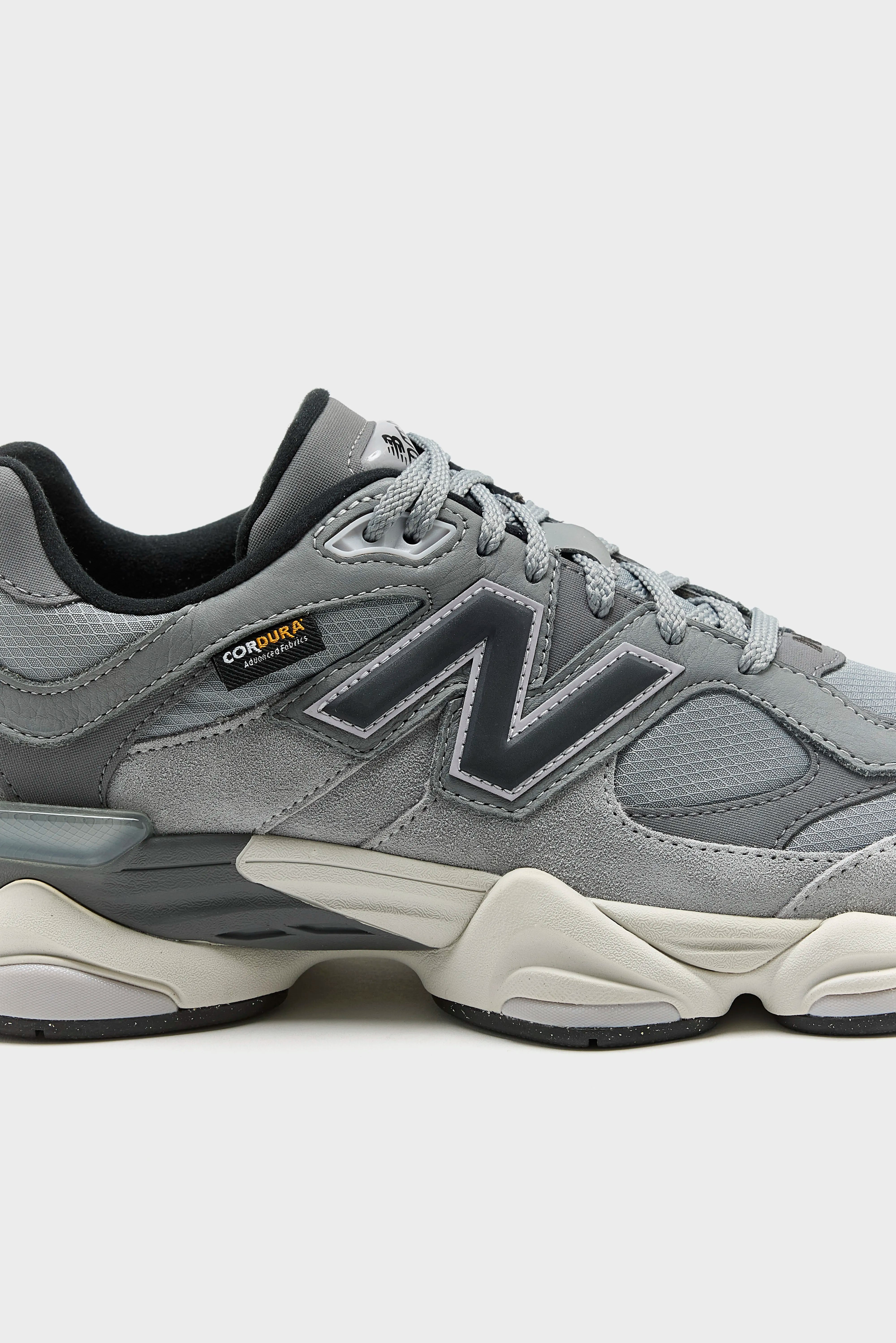 9060 pour hommes (252 / M / GREY)