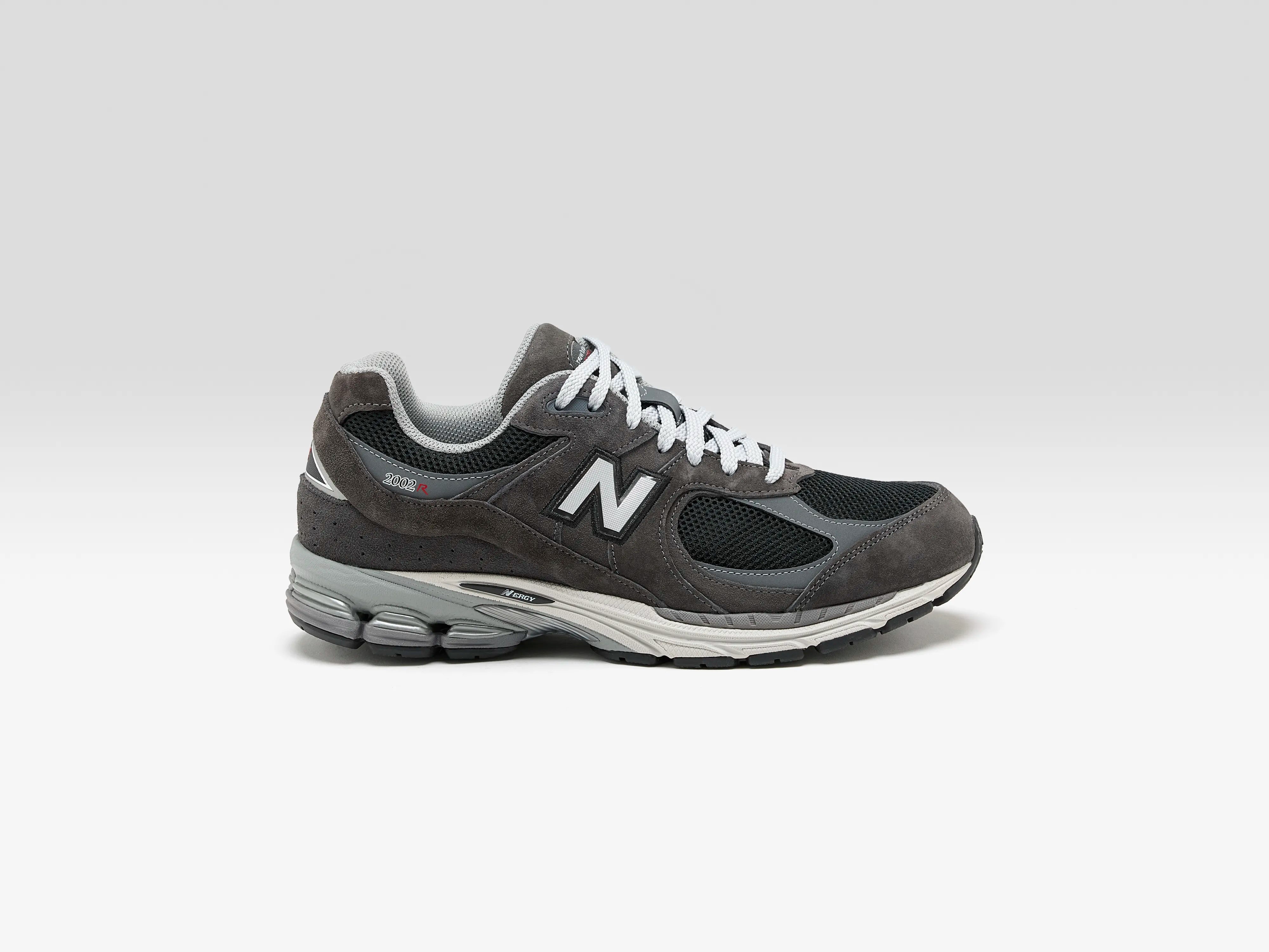 2002R for Men  (252 / M / BLACK)