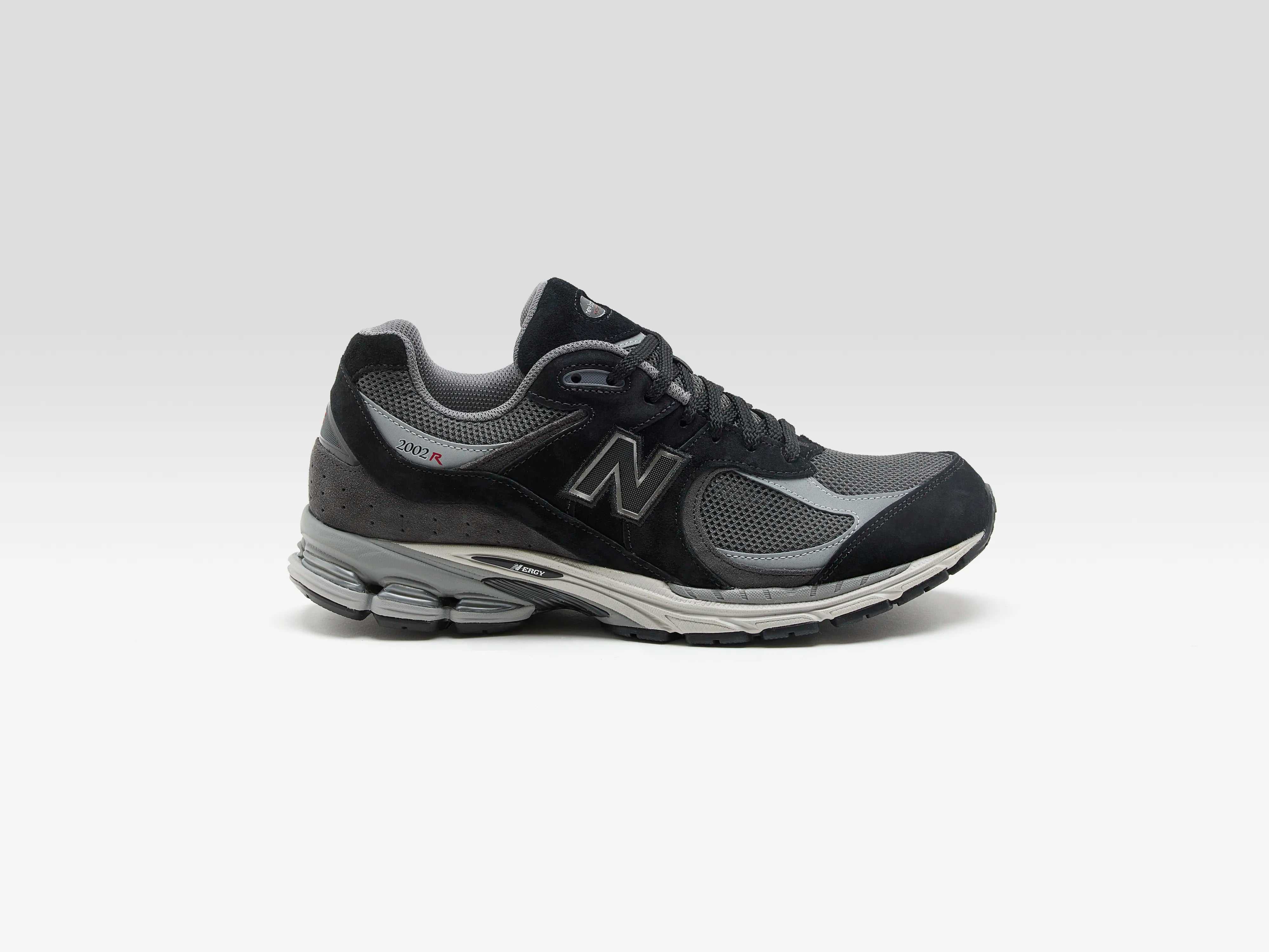 2002R for Men  (252 / M / BLACK)