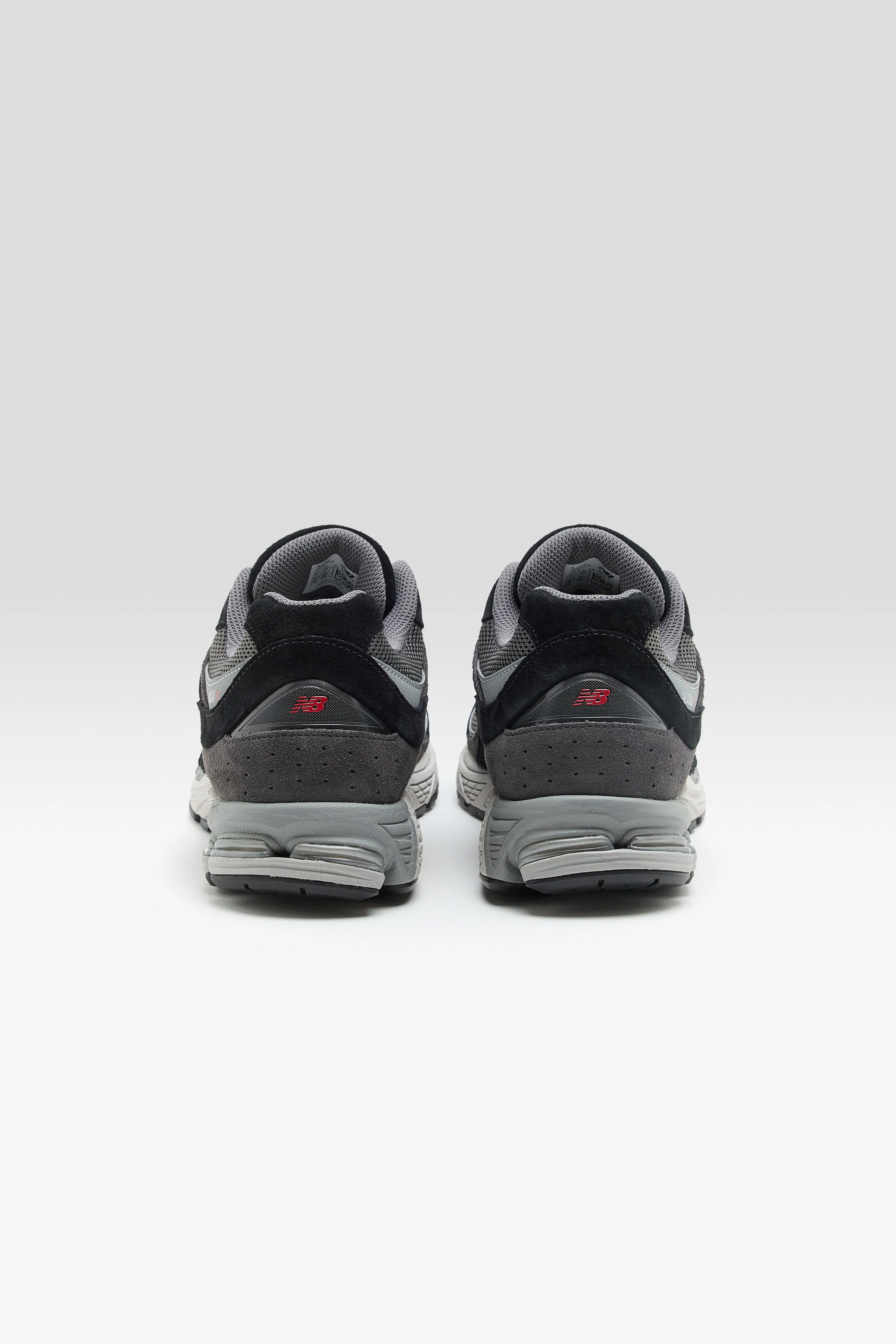 2002R for Men  (252 / M / BLACK)