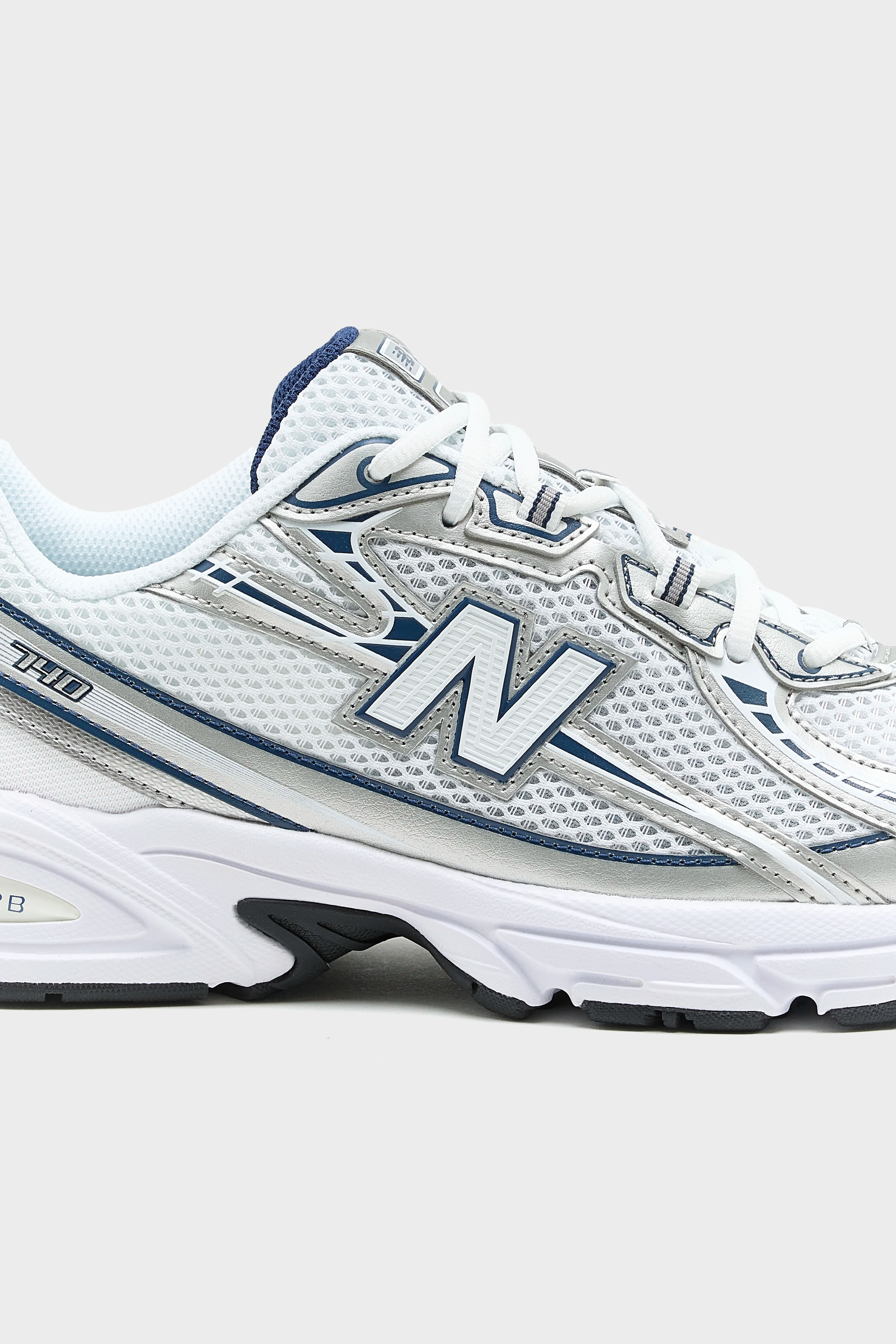 740 for Men  (252 / M / WHITE)