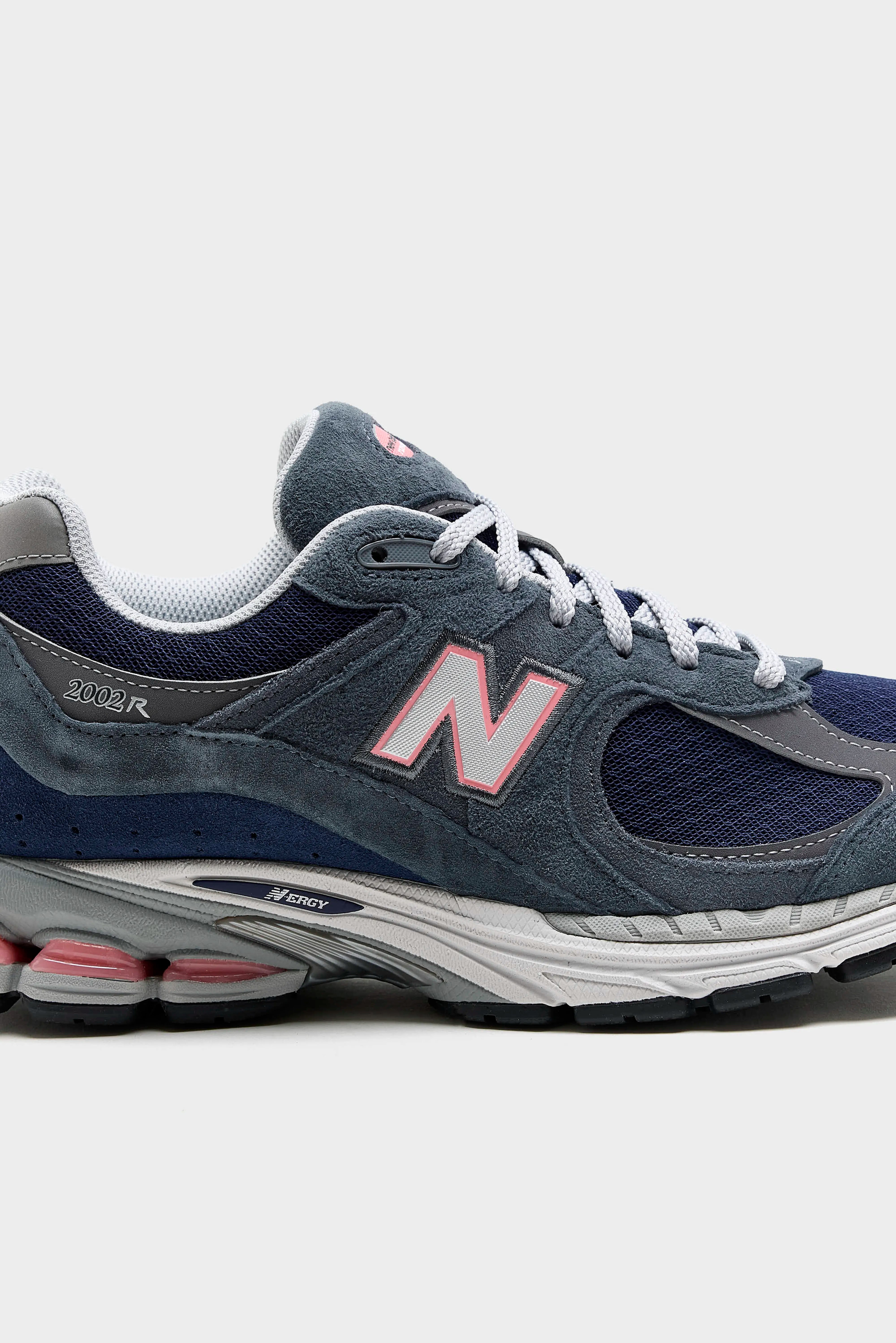 2002R for Men  (261 / M / GRAPHITE)