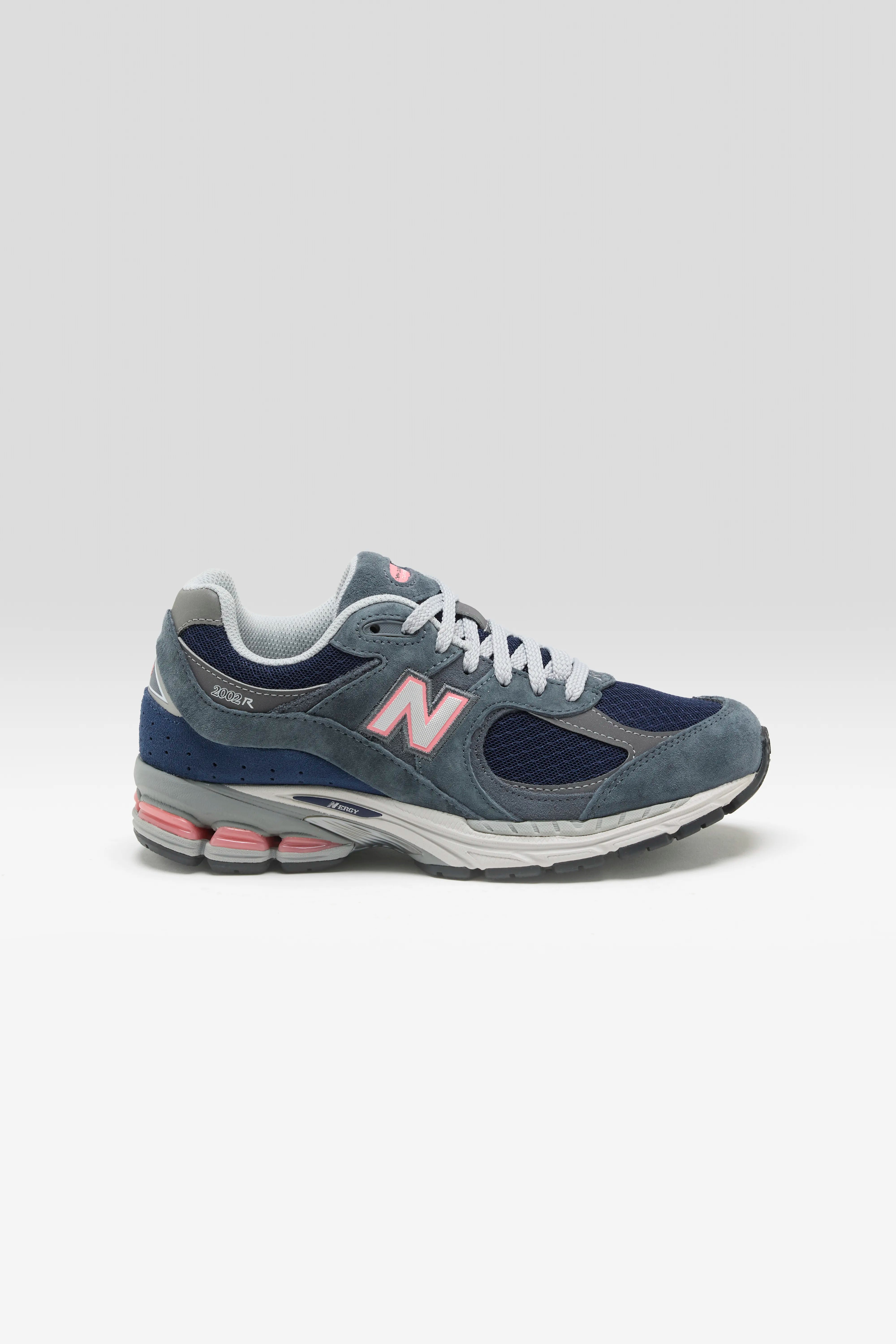 2002R for Women  (261 / W / GRAPHITE)