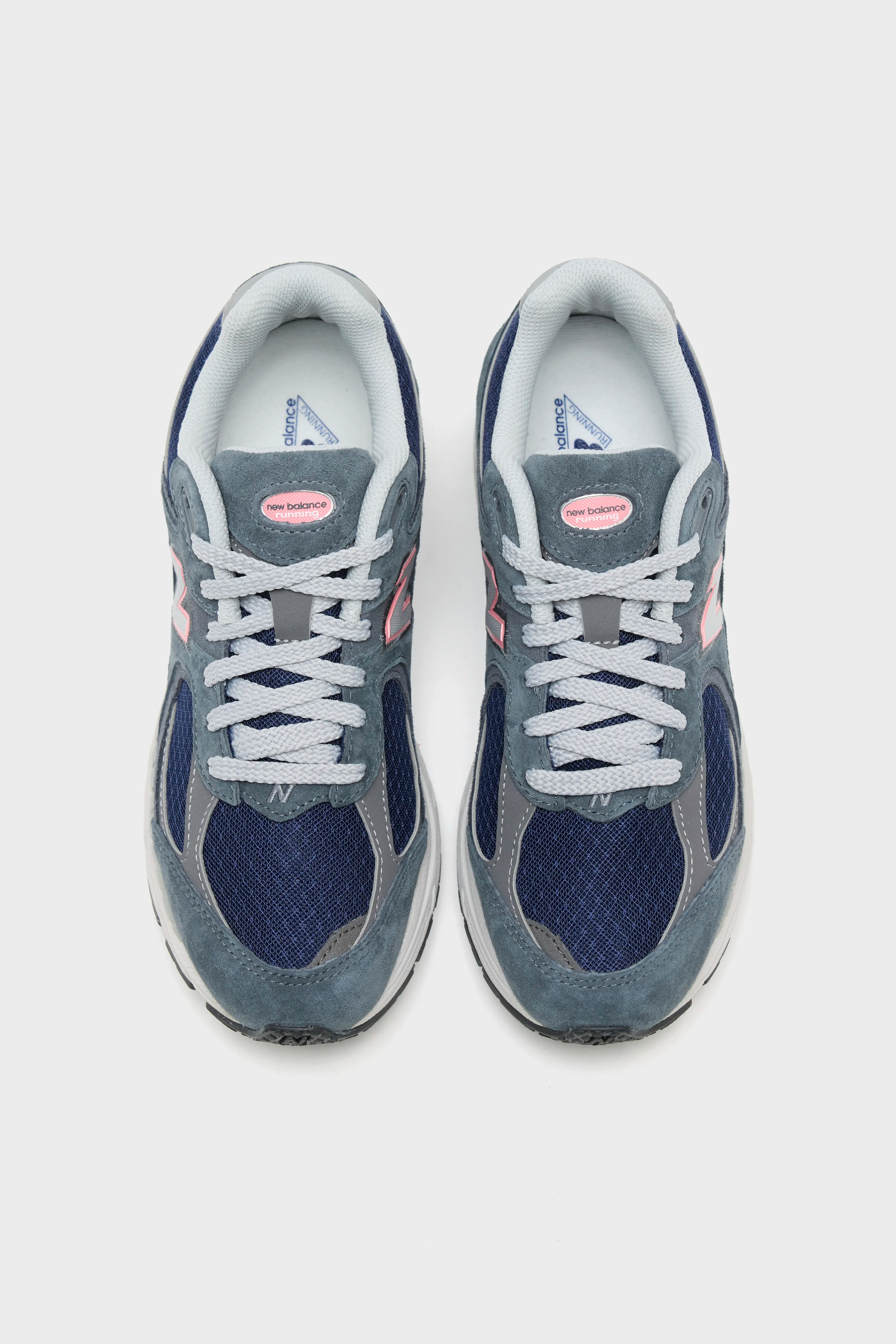 2002R for Women  (261 / W / GRAPHITE)