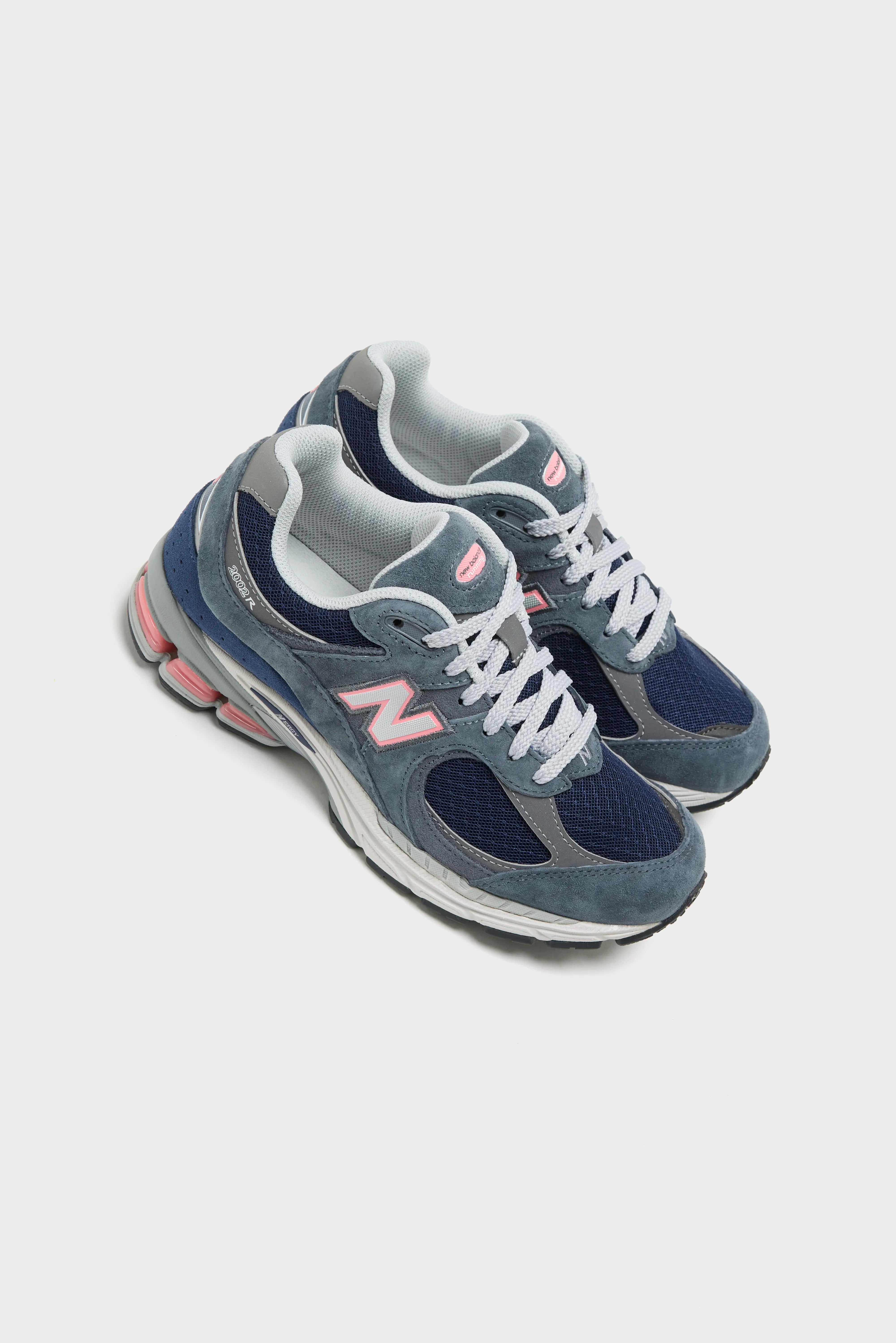 2002R for Women  (261 / W / GRAPHITE)