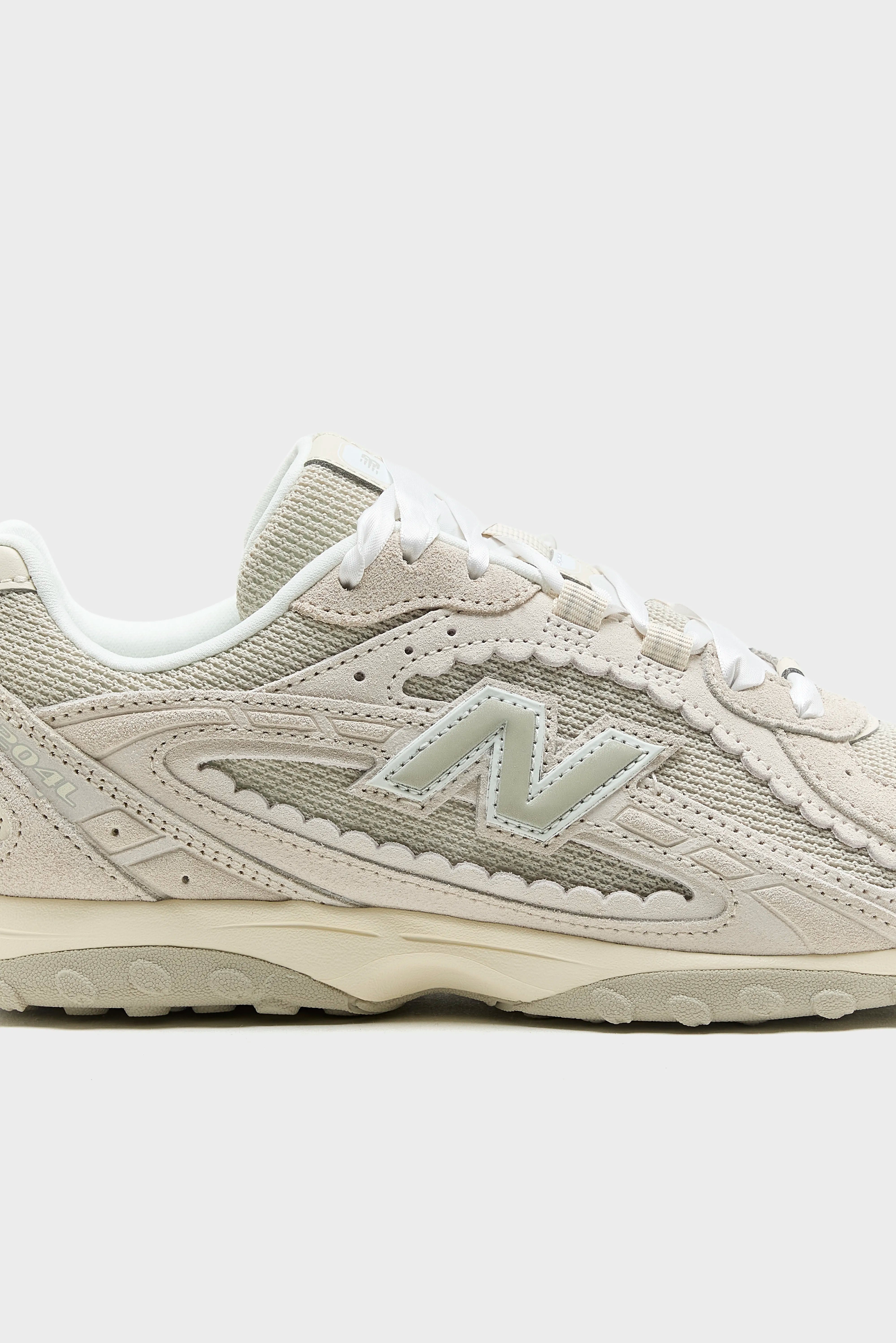 204L Scallop for Women  (261 / W / OFF WHITE)