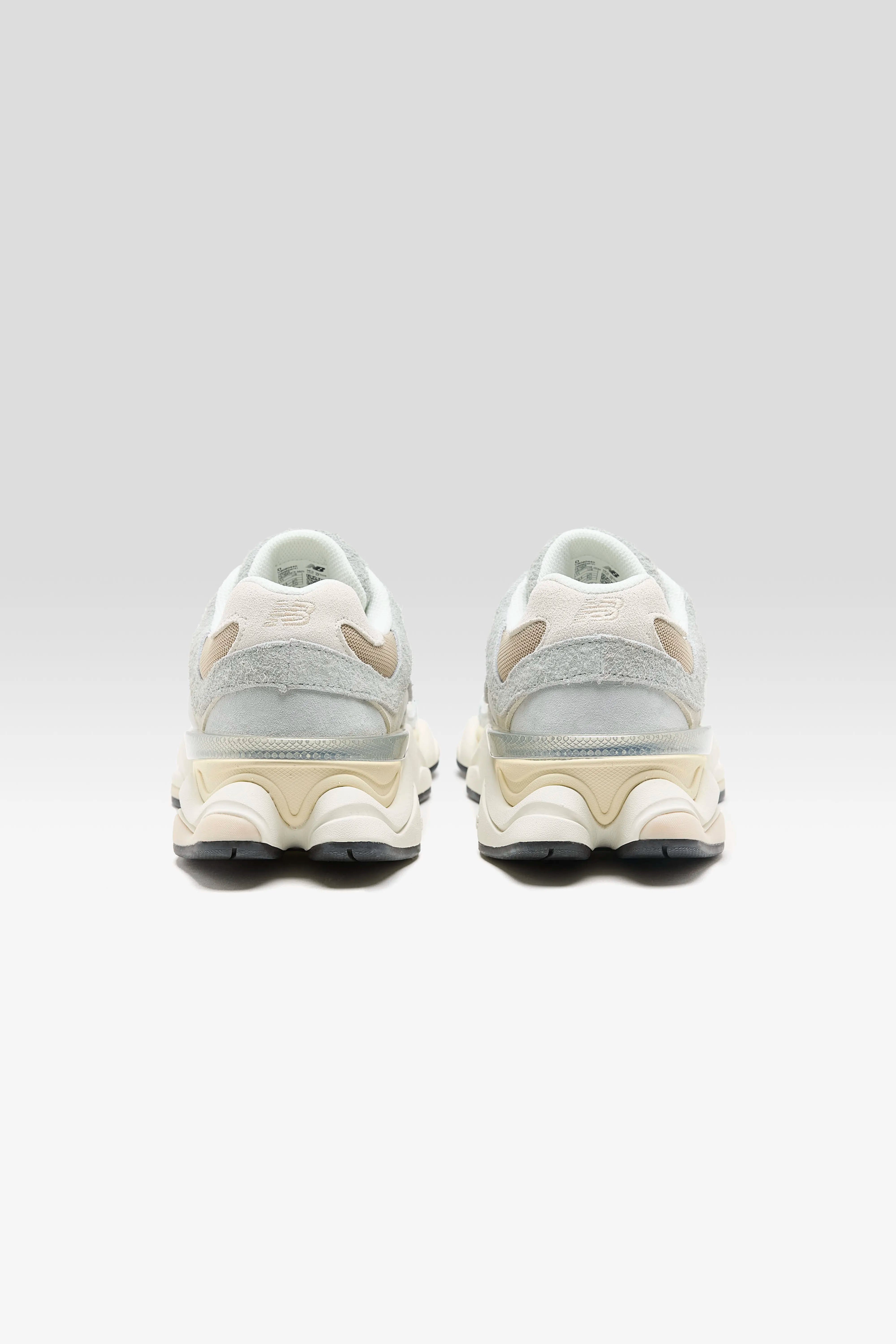 9060 pour Homme  (261 / M / GREY)