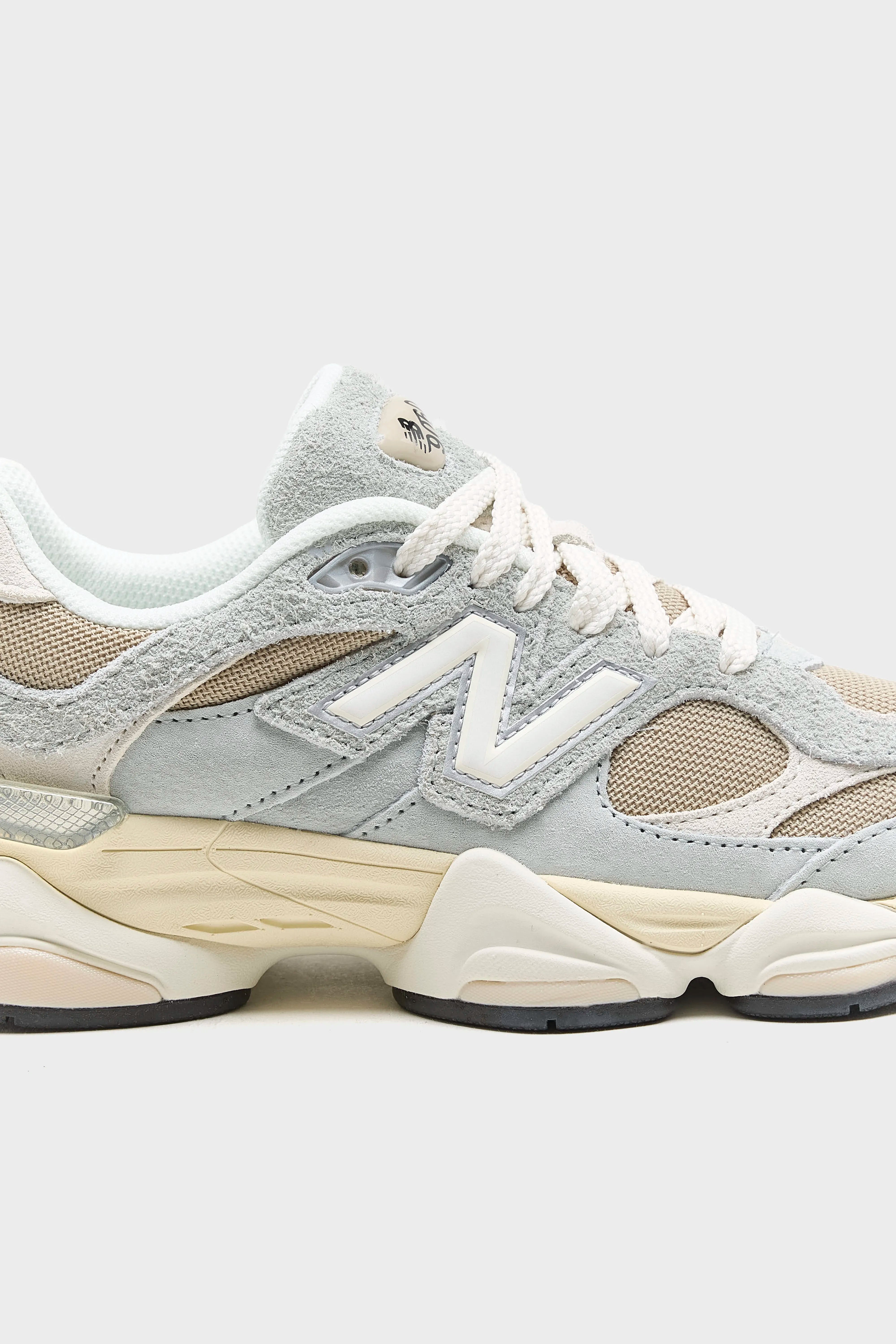 9060 for Women  (261 / W / SALT)